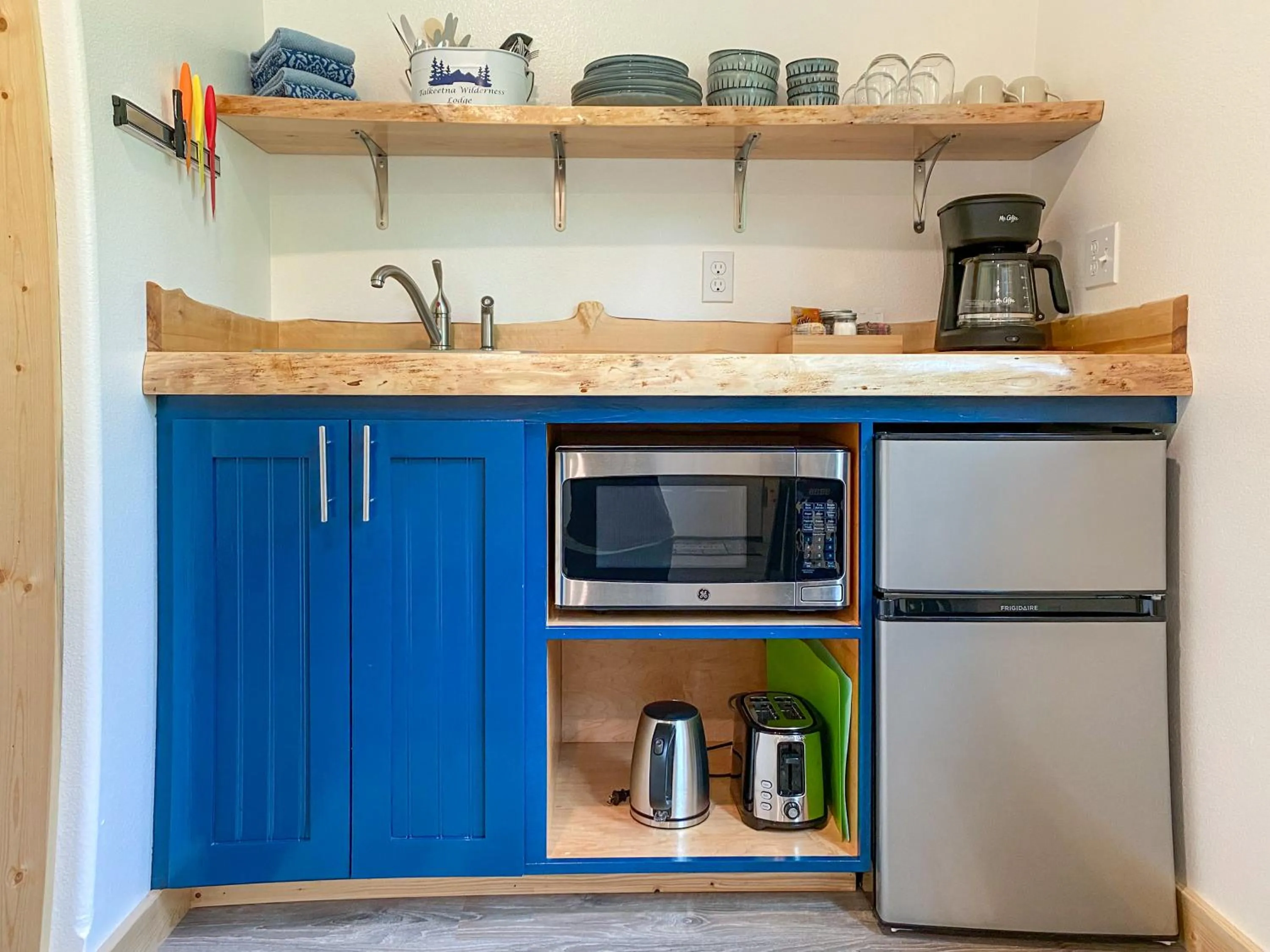 Kitchen or kitchenette in Talkeetna Wilderness Lodge & Cabin Rentals