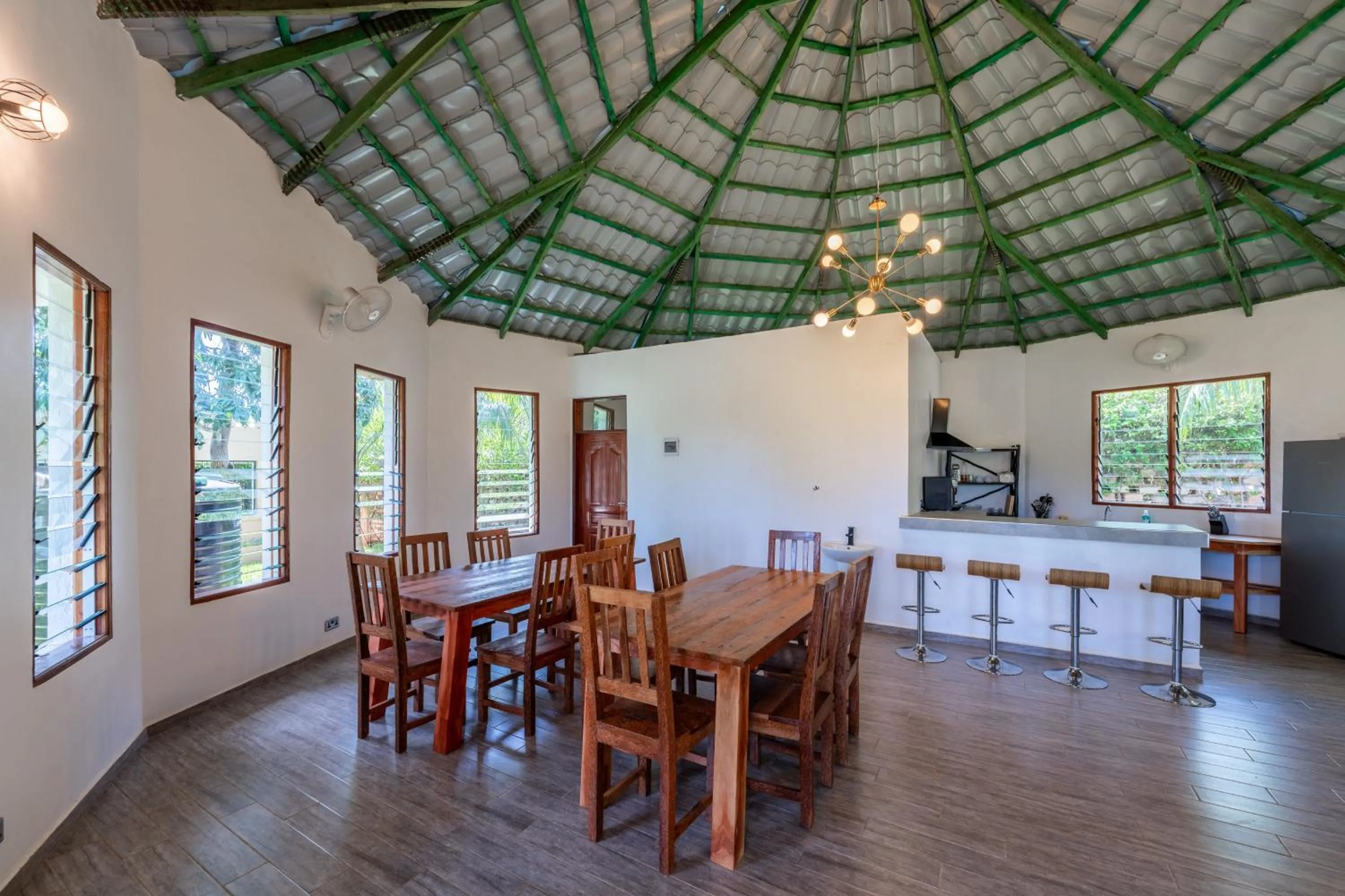 Restaurant/places to eat in Babylon Gardens Diani