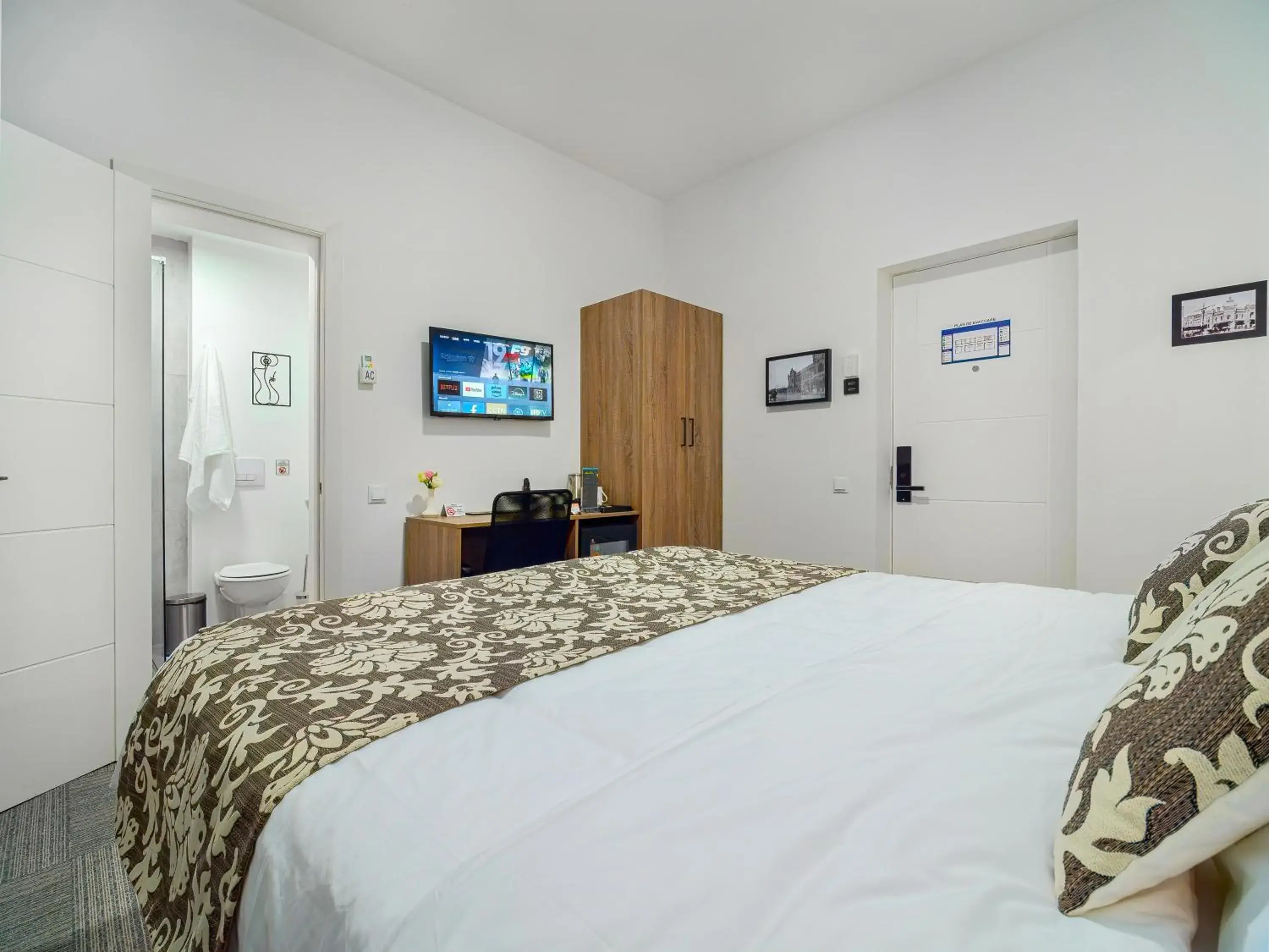 Budget Double Room in TA Collection Hotel Budget Double Room in TA Collection Hotel