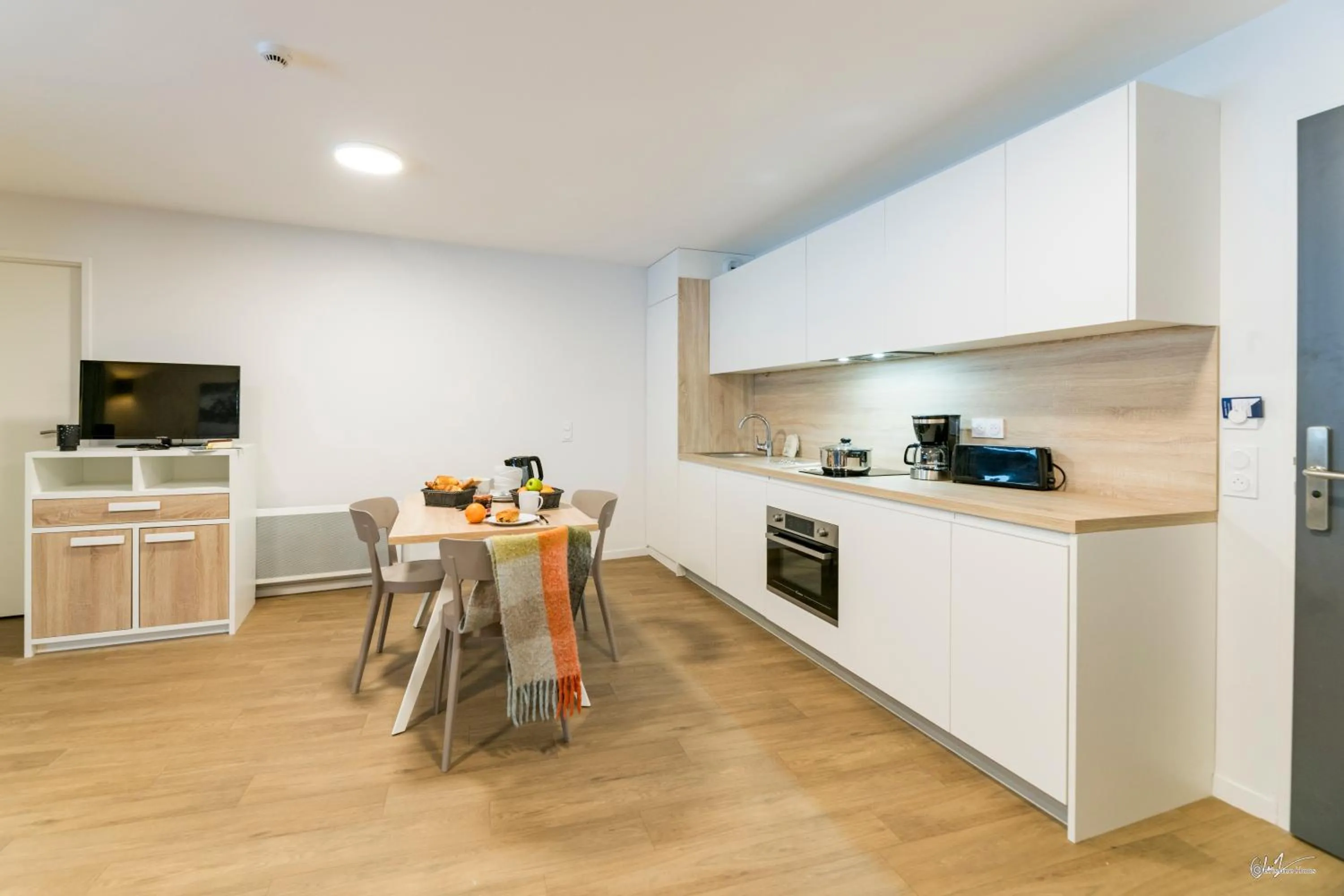 Kitchen or kitchenette in Lagrange Vacances Le Cristal de Piau