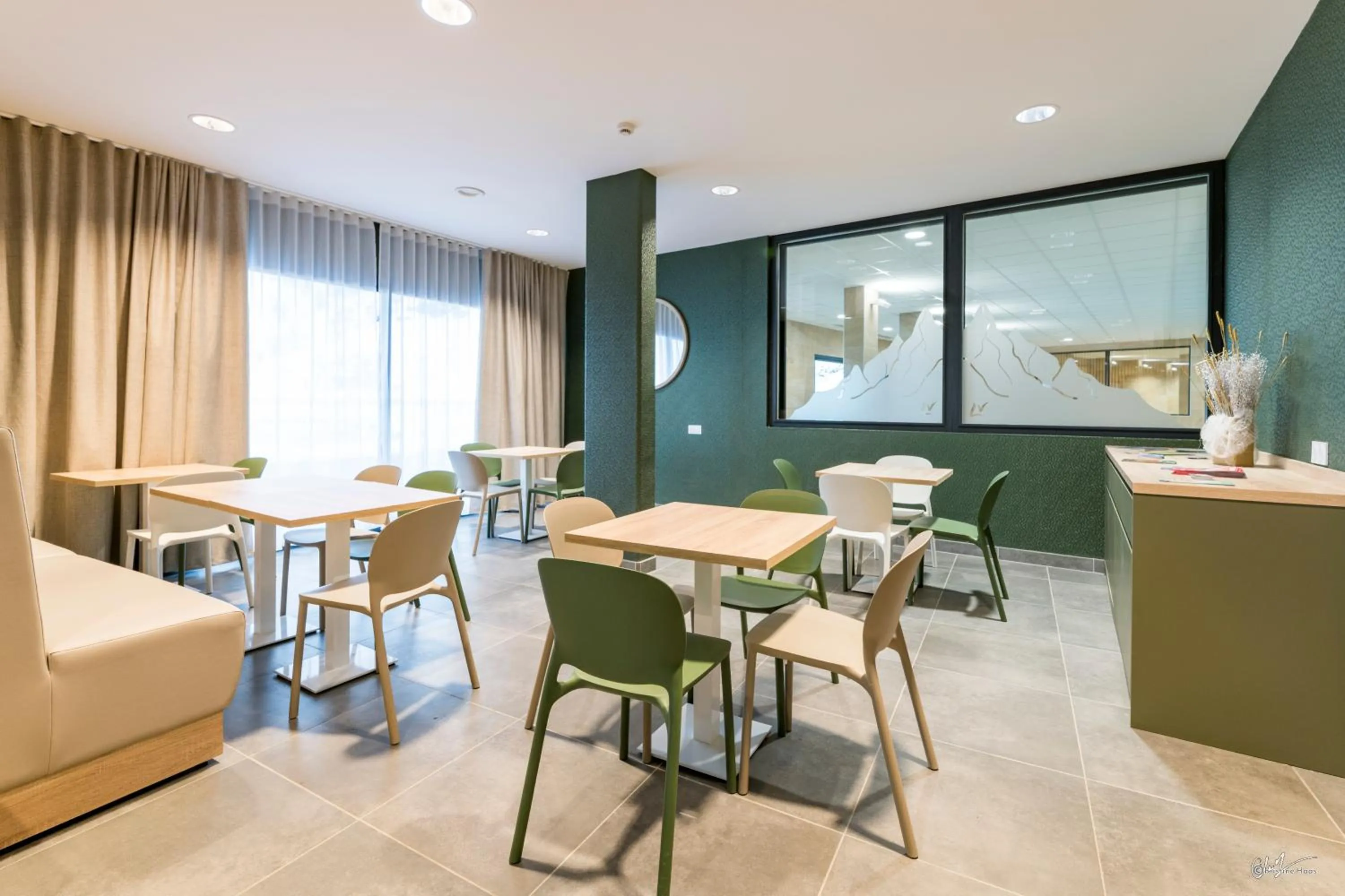 Lobby or reception in Lagrange Vacances Le Cristal de Piau
