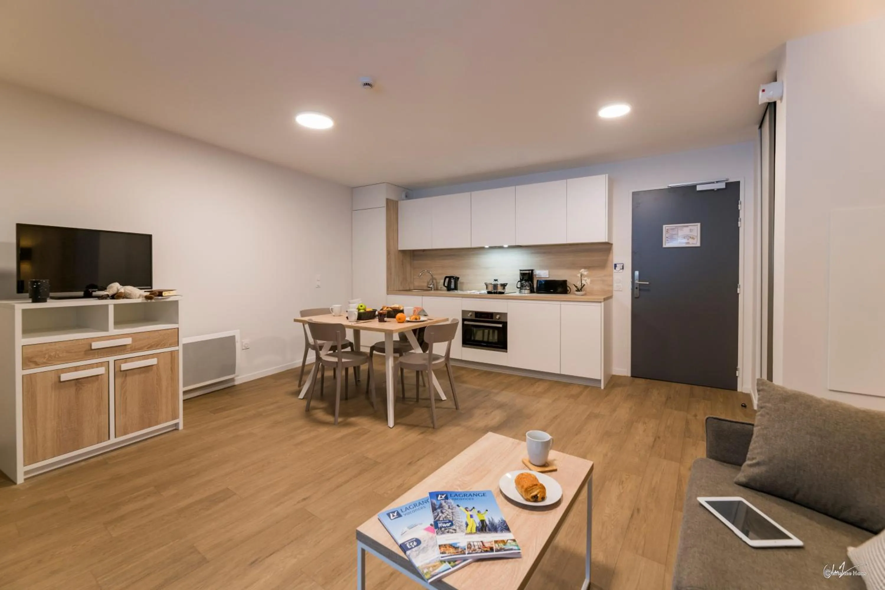 Kitchen or kitchenette in Lagrange Vacances Le Cristal de Piau