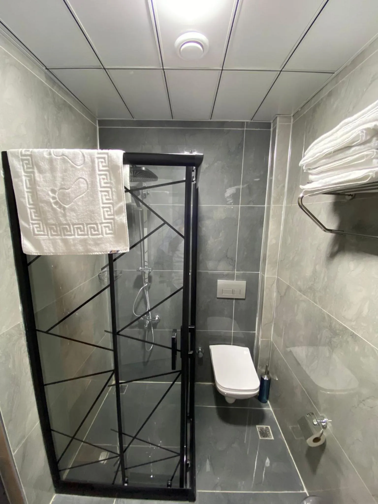 Shower in Otel OrtaDoğu