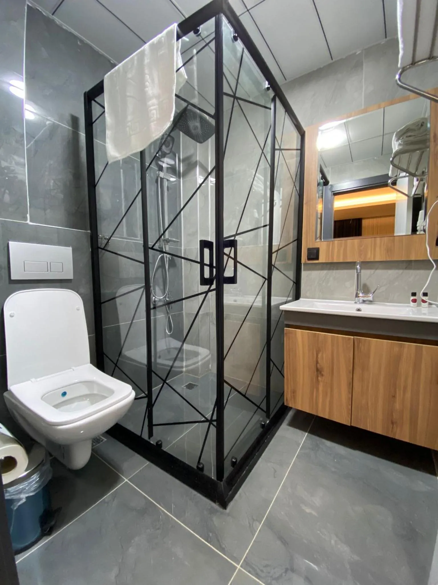 Shower in Otel OrtaDoğu