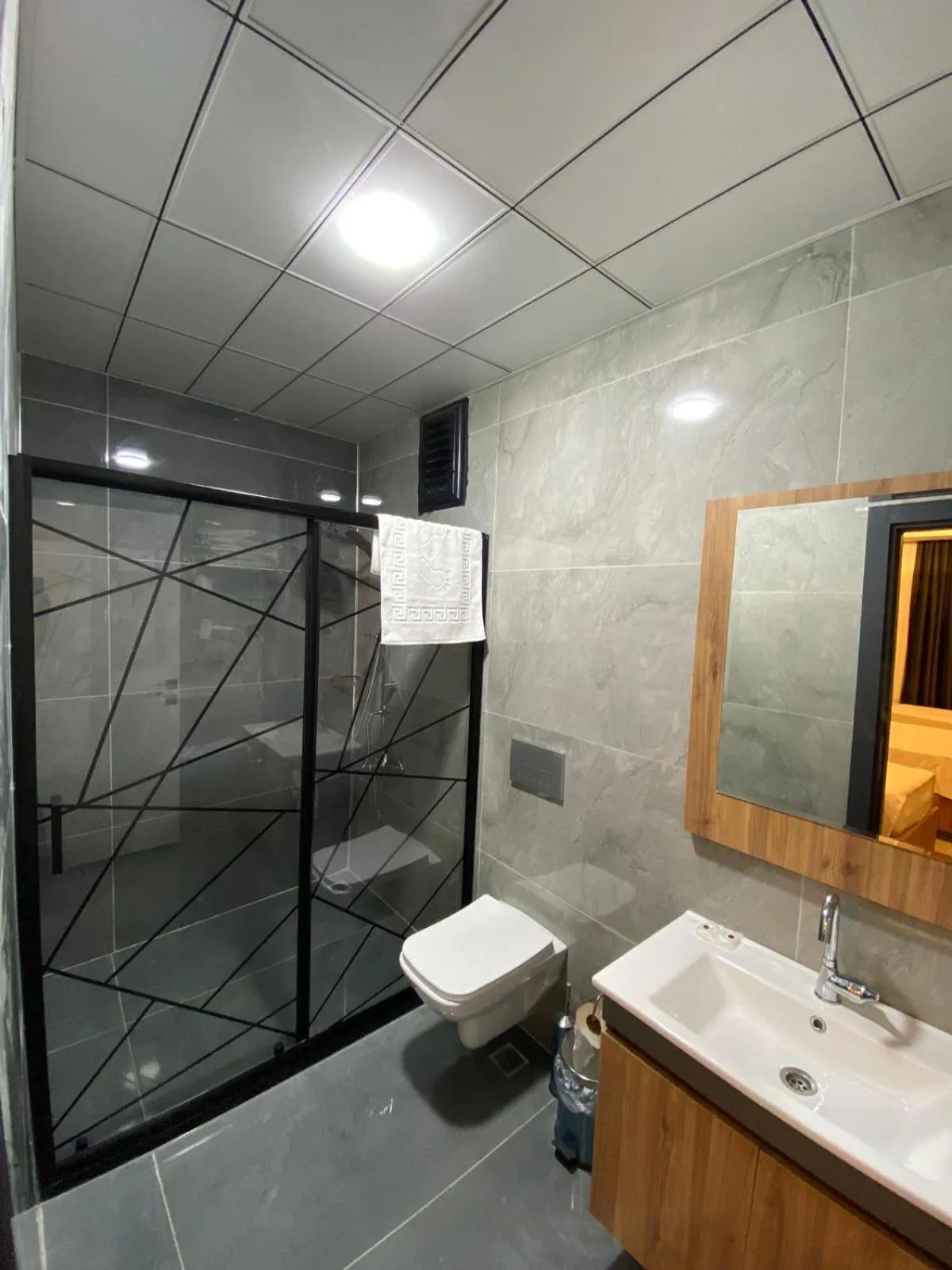 Shower in Otel OrtaDoğu