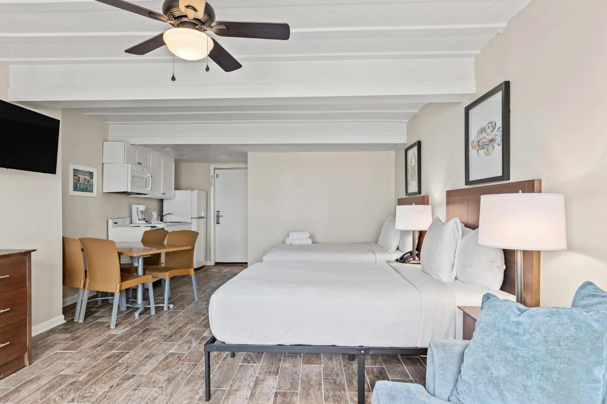 Bed in Sandpiper Beacon Beach Resort