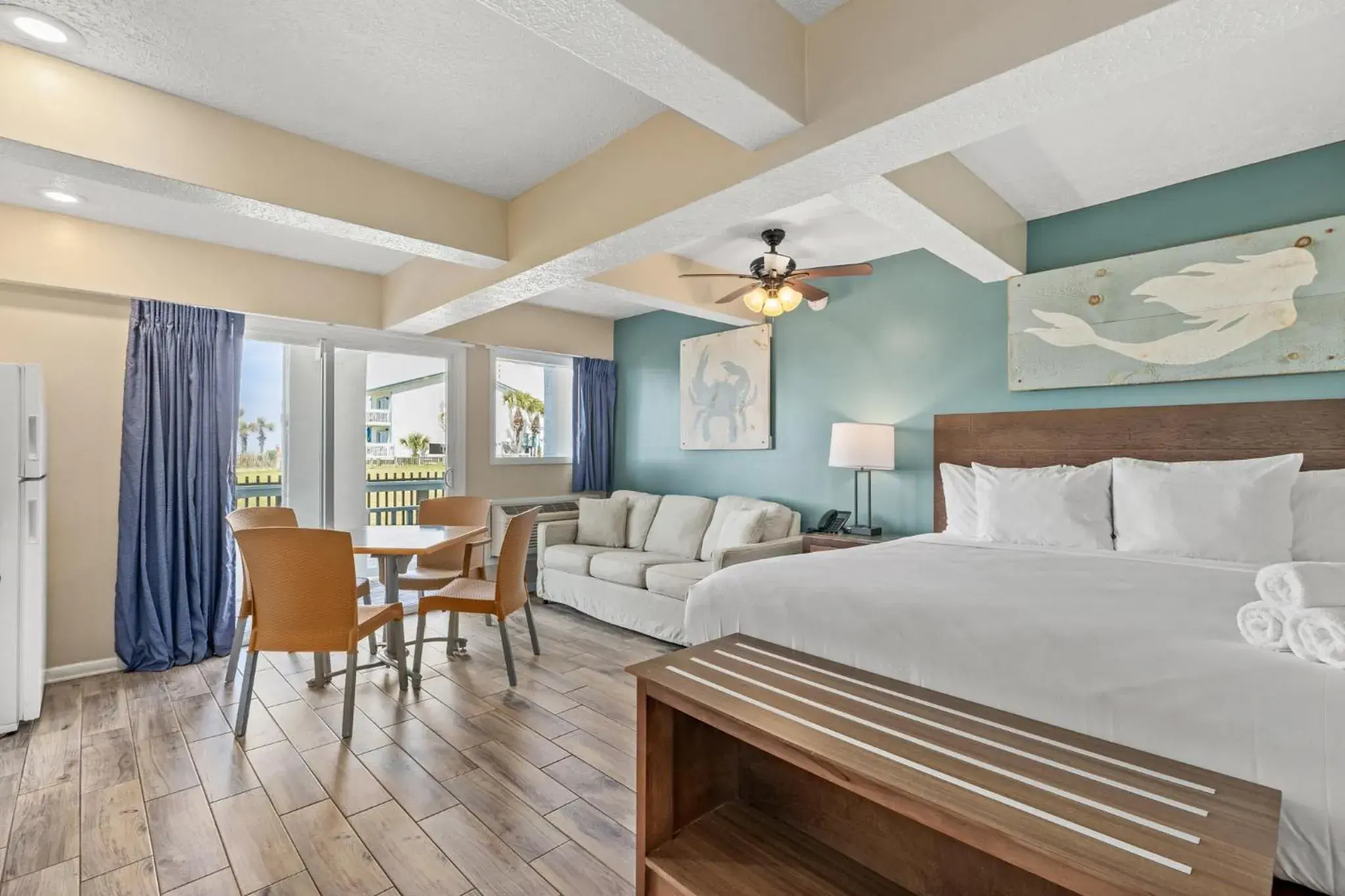 Studio Kitchen King w/ Sofa Sleeper Beachfront Ground Floor in Sandpiper Beacon Beach Resort Studio Kitchen King w/ Sofa Sleeper Beachfront Ground Floor in Sandpiper Beacon Beach Resort