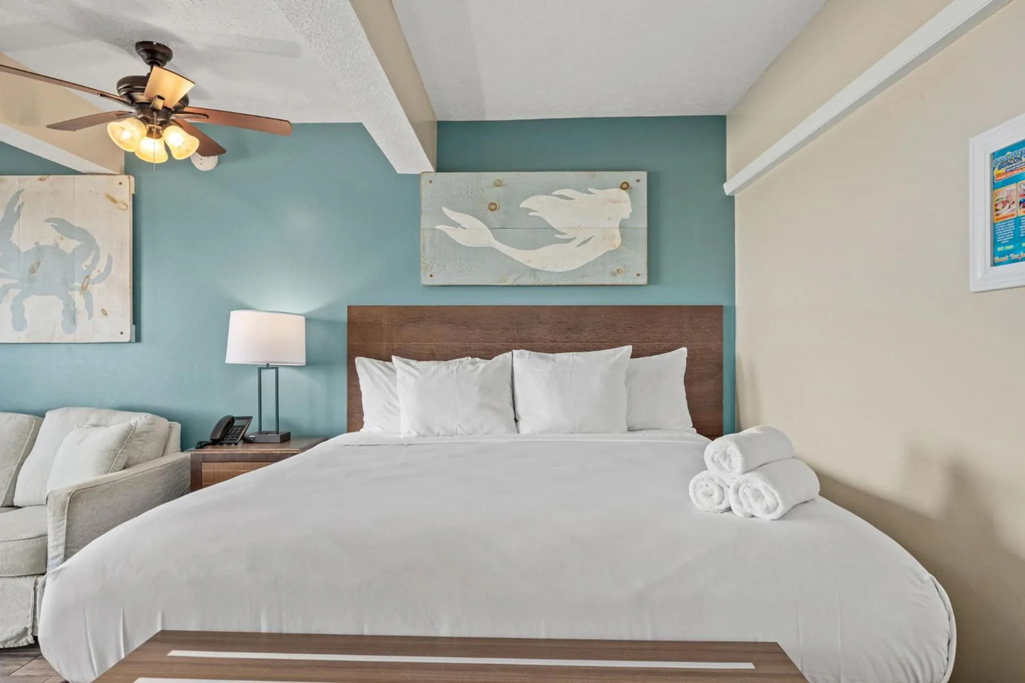 Bed in Sandpiper Beacon Beach Resort