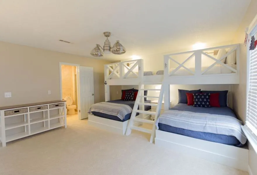 Bed in Sandpiper Beacon Beach Resort