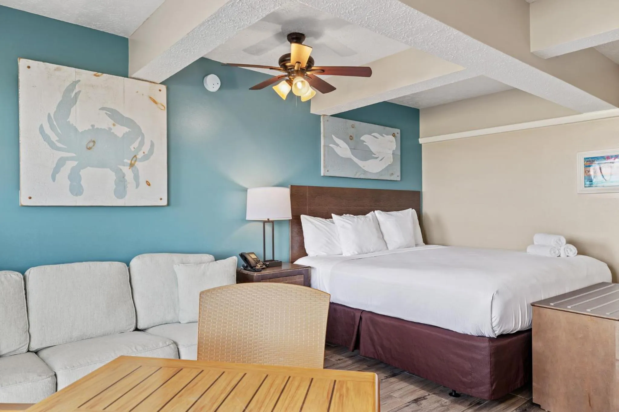 Bed in Sandpiper Beacon Beach Resort