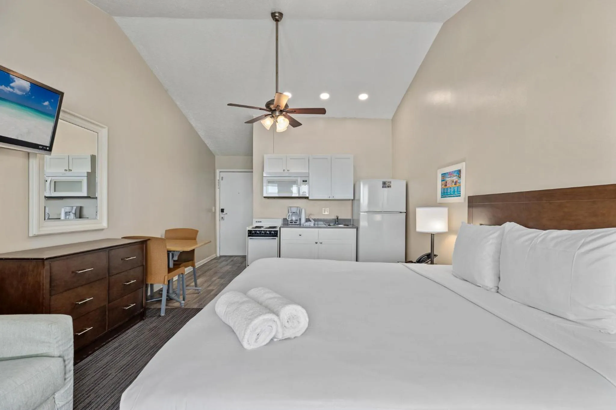 Bed in Sandpiper Beacon Beach Resort