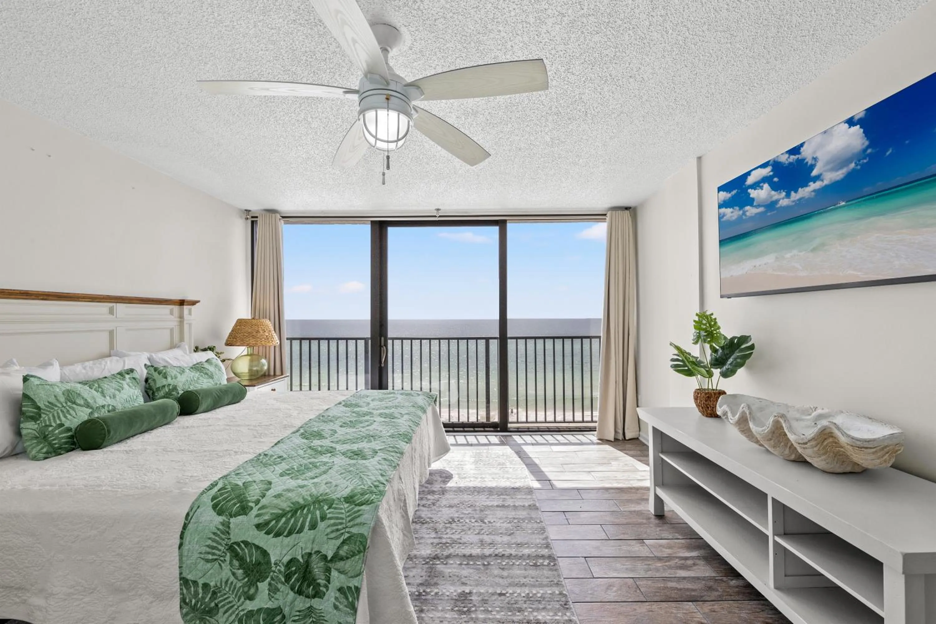 Bed in Sandpiper Beacon Beach Resort