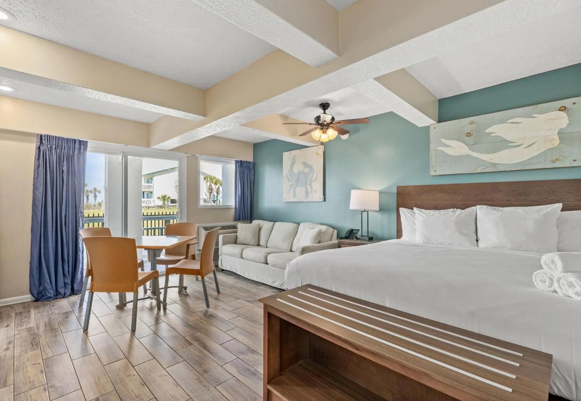 Bed in Sandpiper Beacon Beach Resort