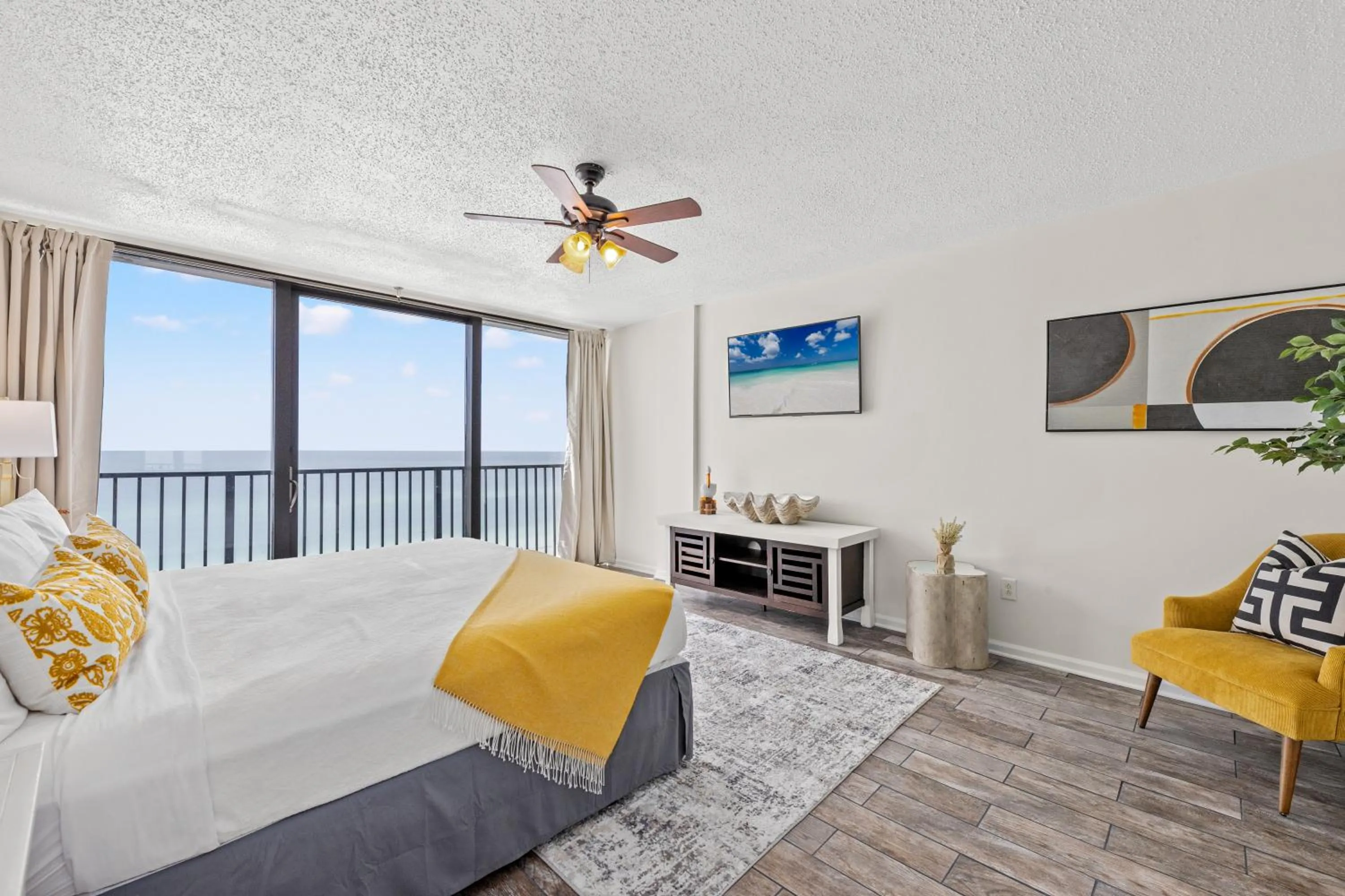 Bed in Sandpiper Beacon Beach Resort