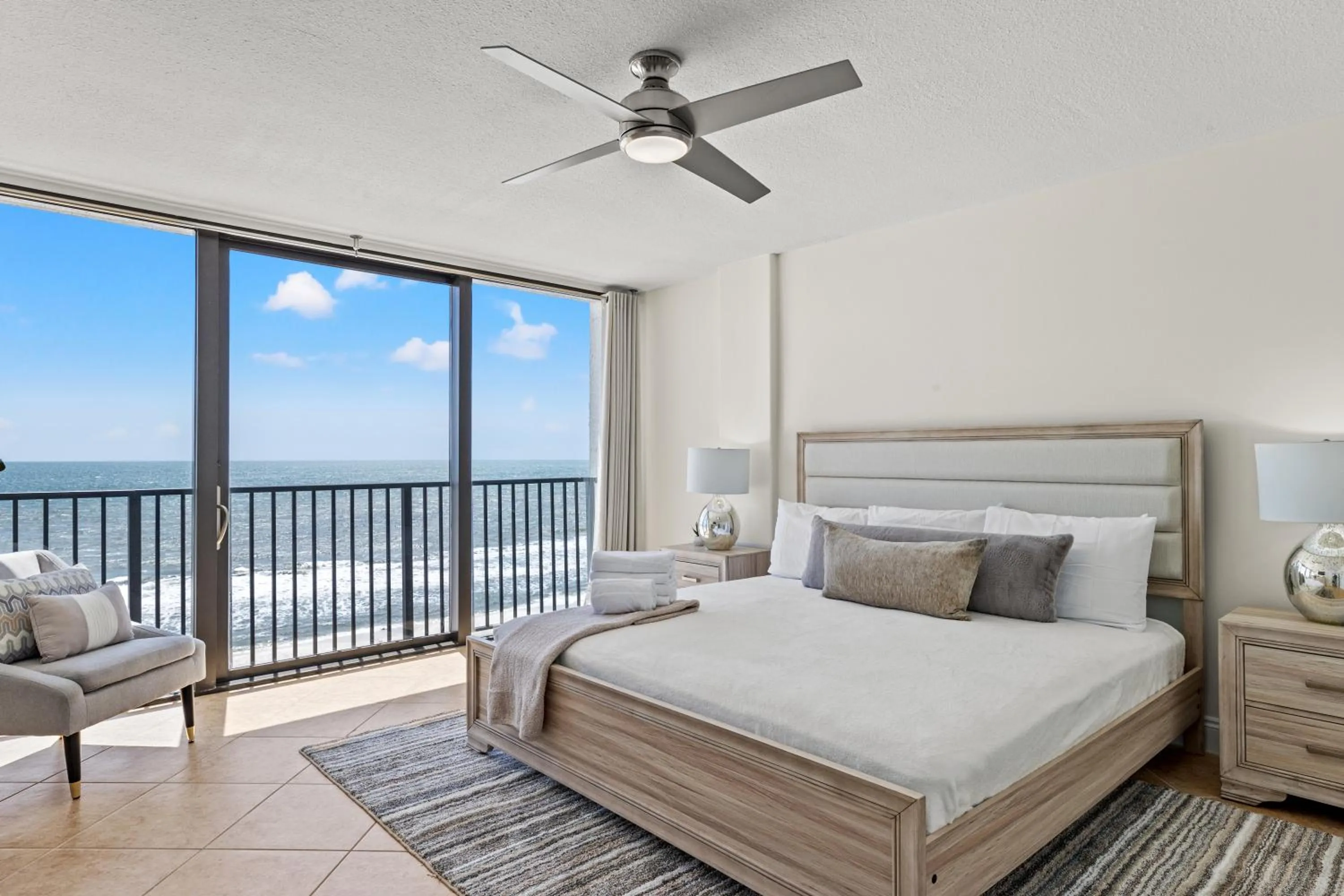 Bed in Sandpiper Beacon Beach Resort