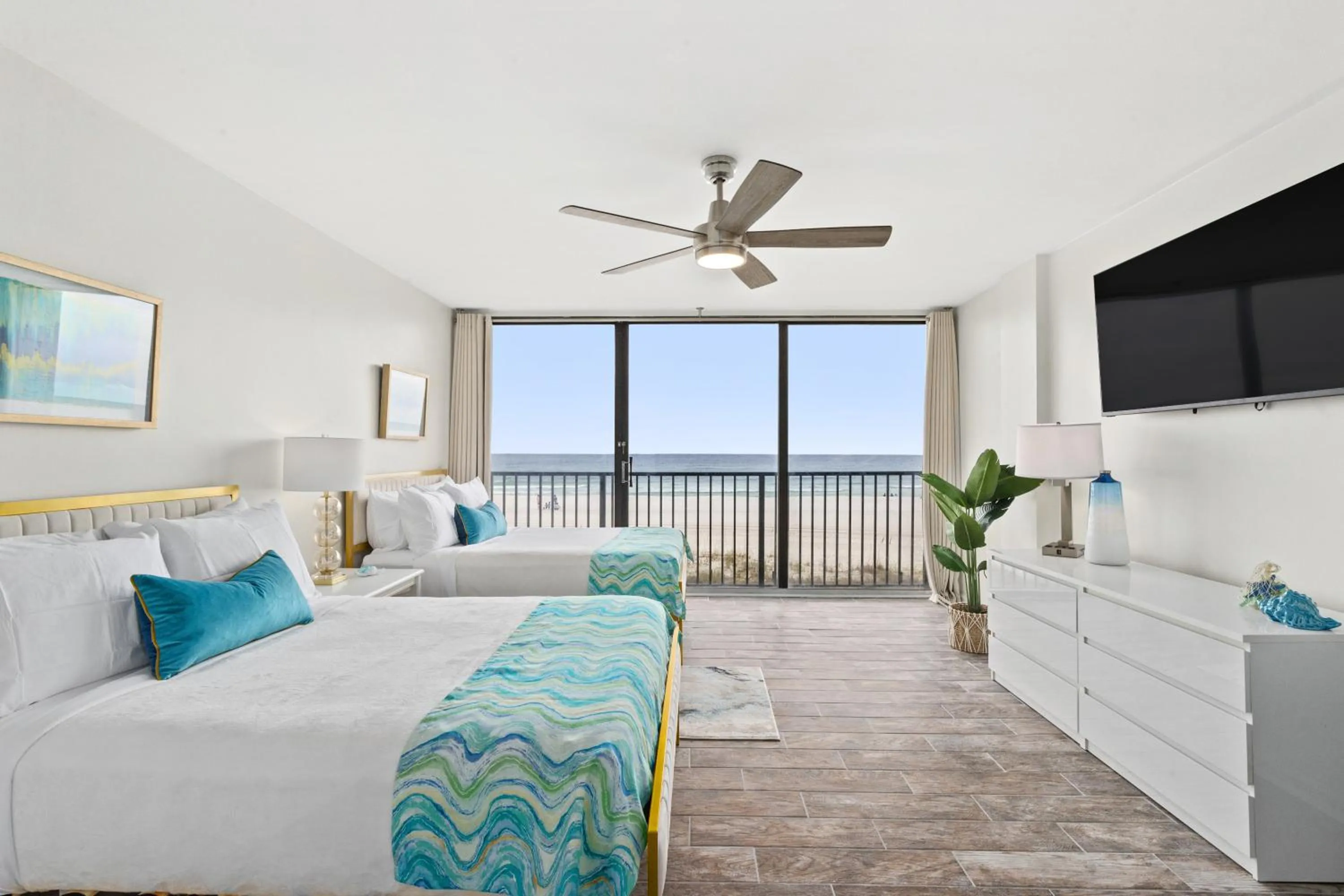 Bed in Sandpiper Beacon Beach Resort