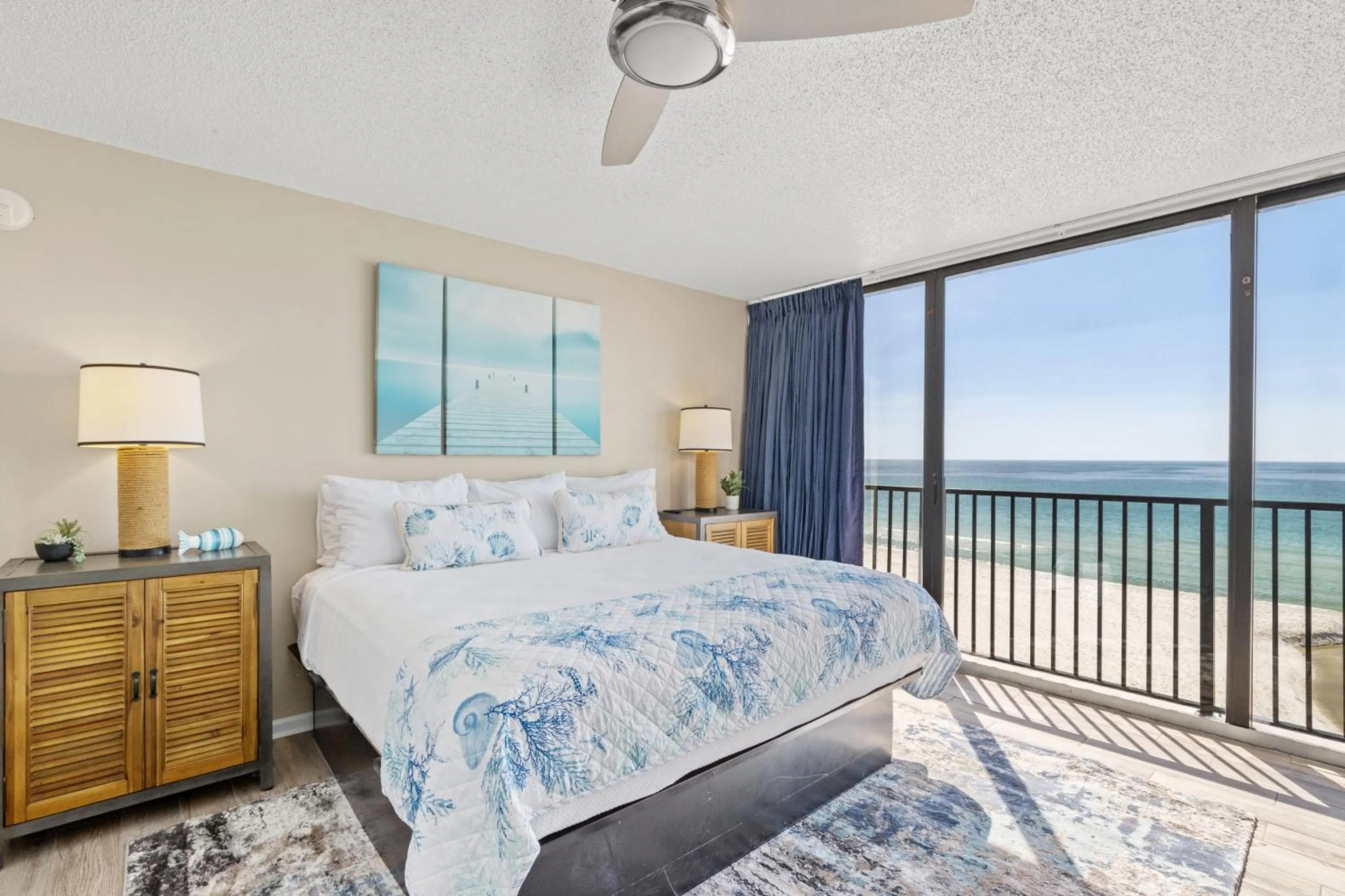 Bed in Sandpiper Beacon Beach Resort