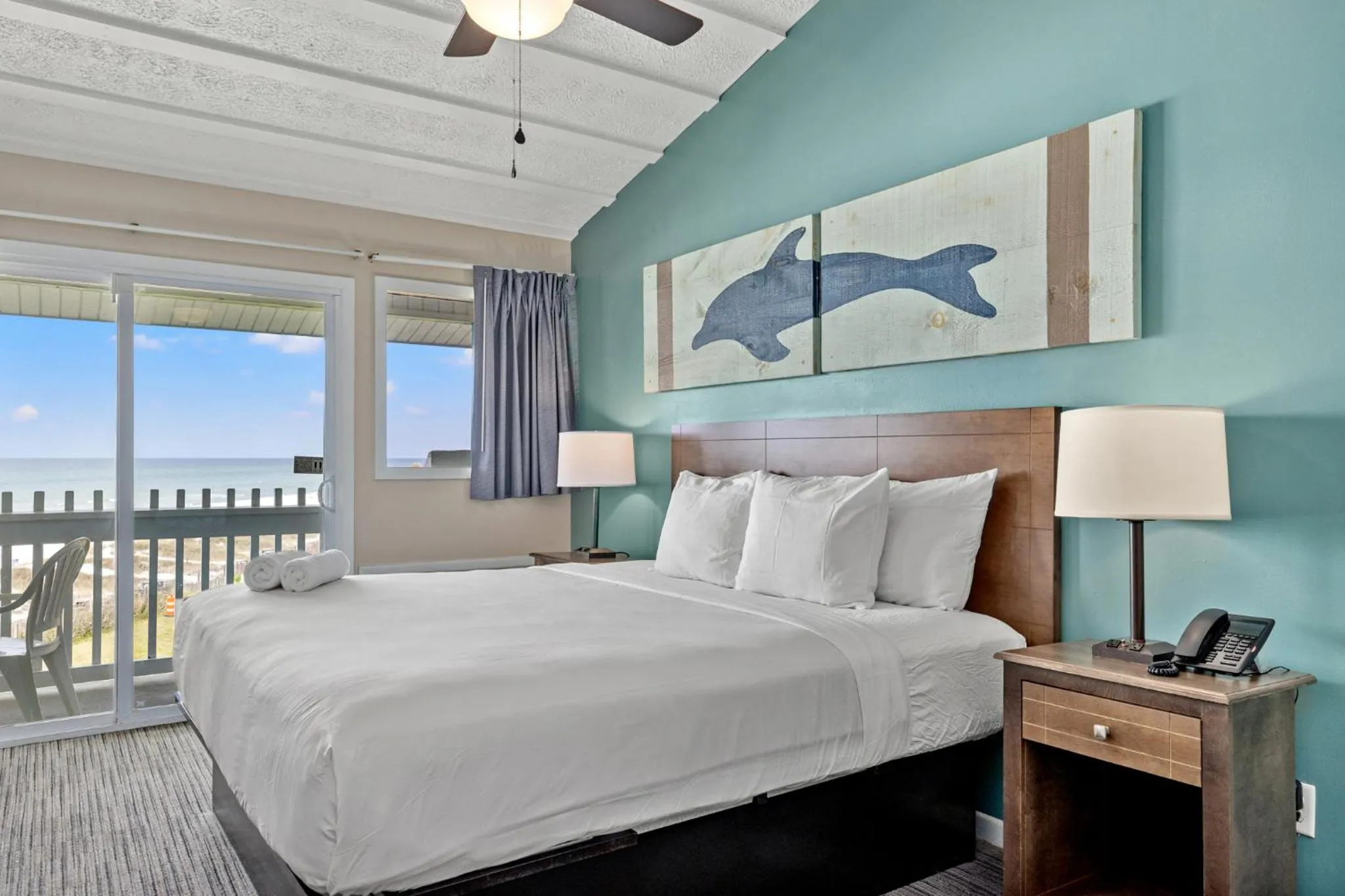 Bed in Sandpiper Beacon Beach Resort