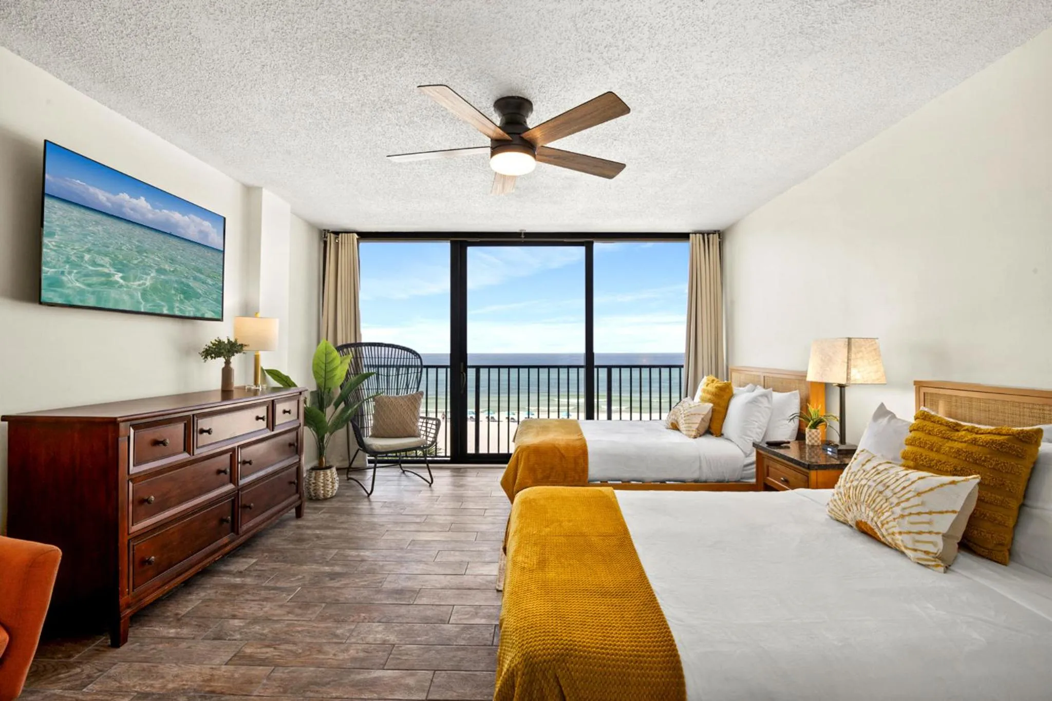 Bed in Sandpiper Beacon Beach Resort