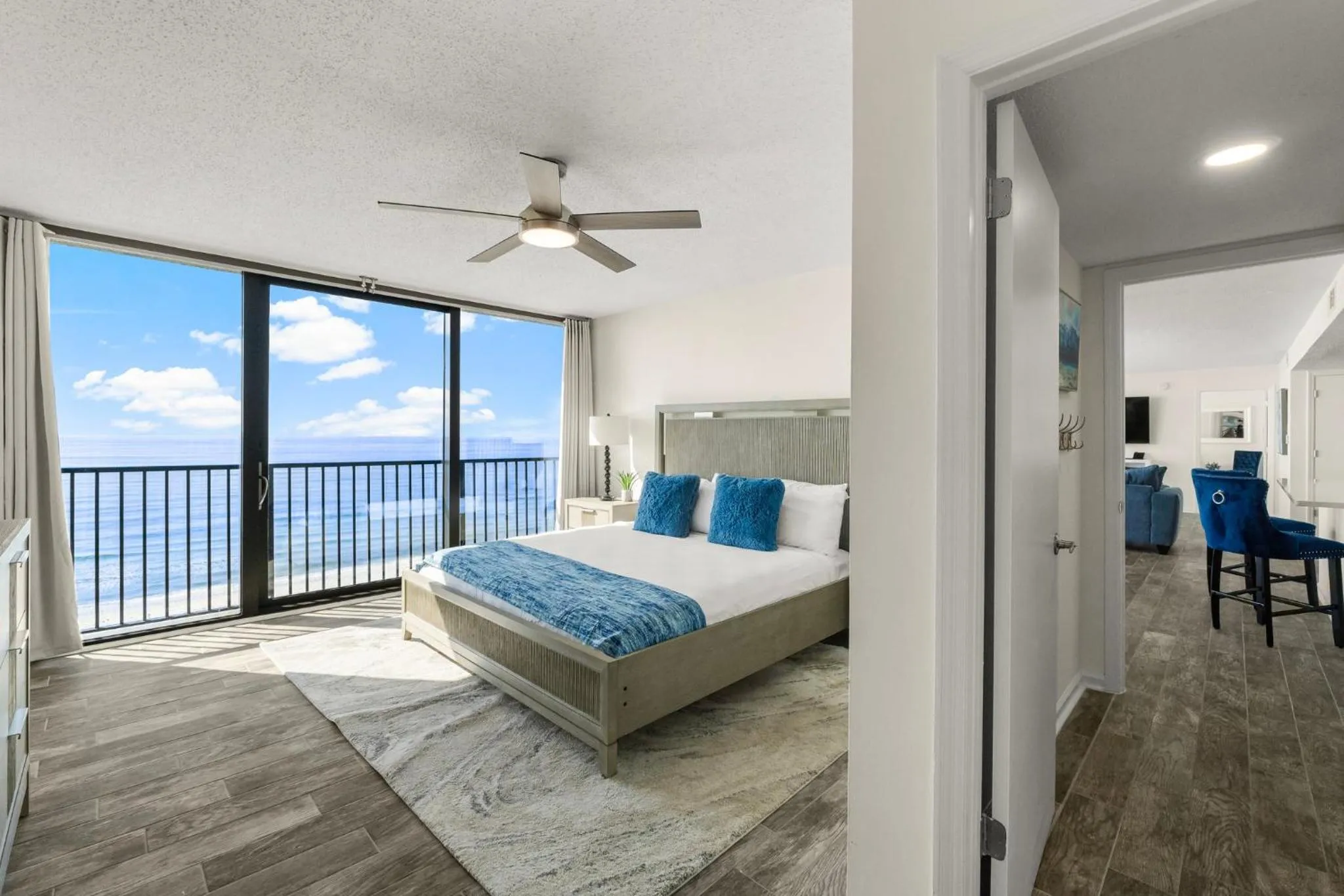 Bed in Sandpiper Beacon Beach Resort