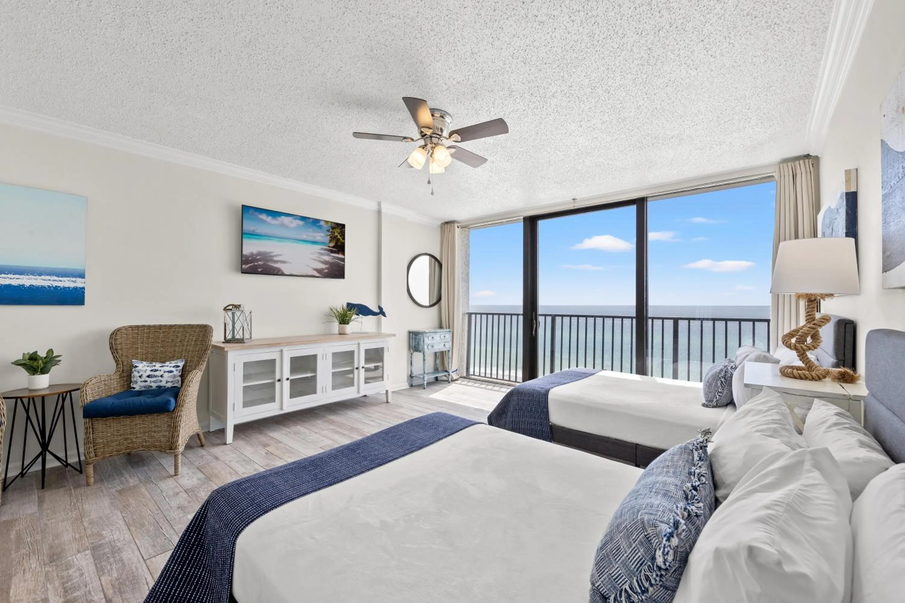 Bed in Sandpiper Beacon Beach Resort