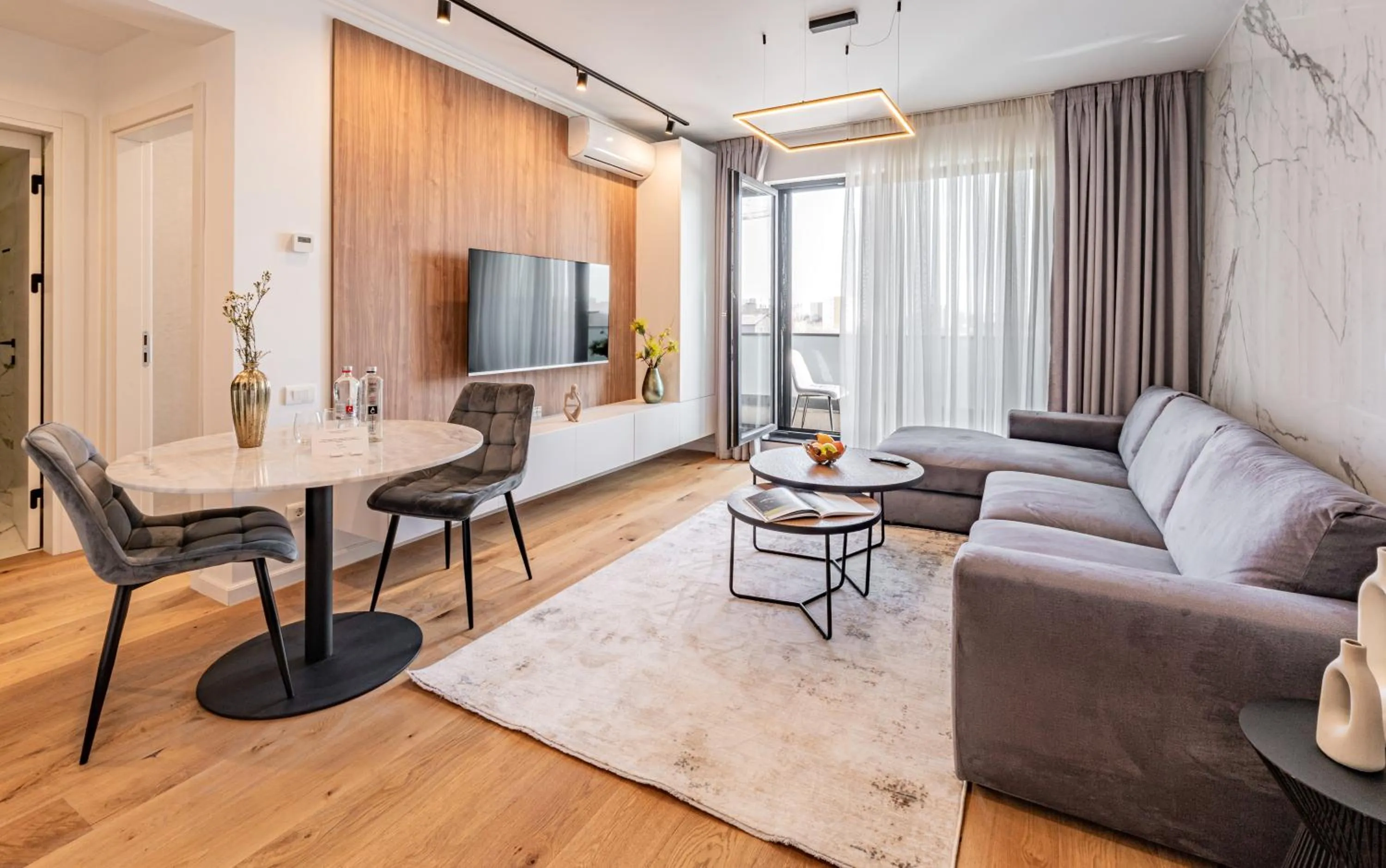 Communal lounge/ TV room in Cavar Aparthotel