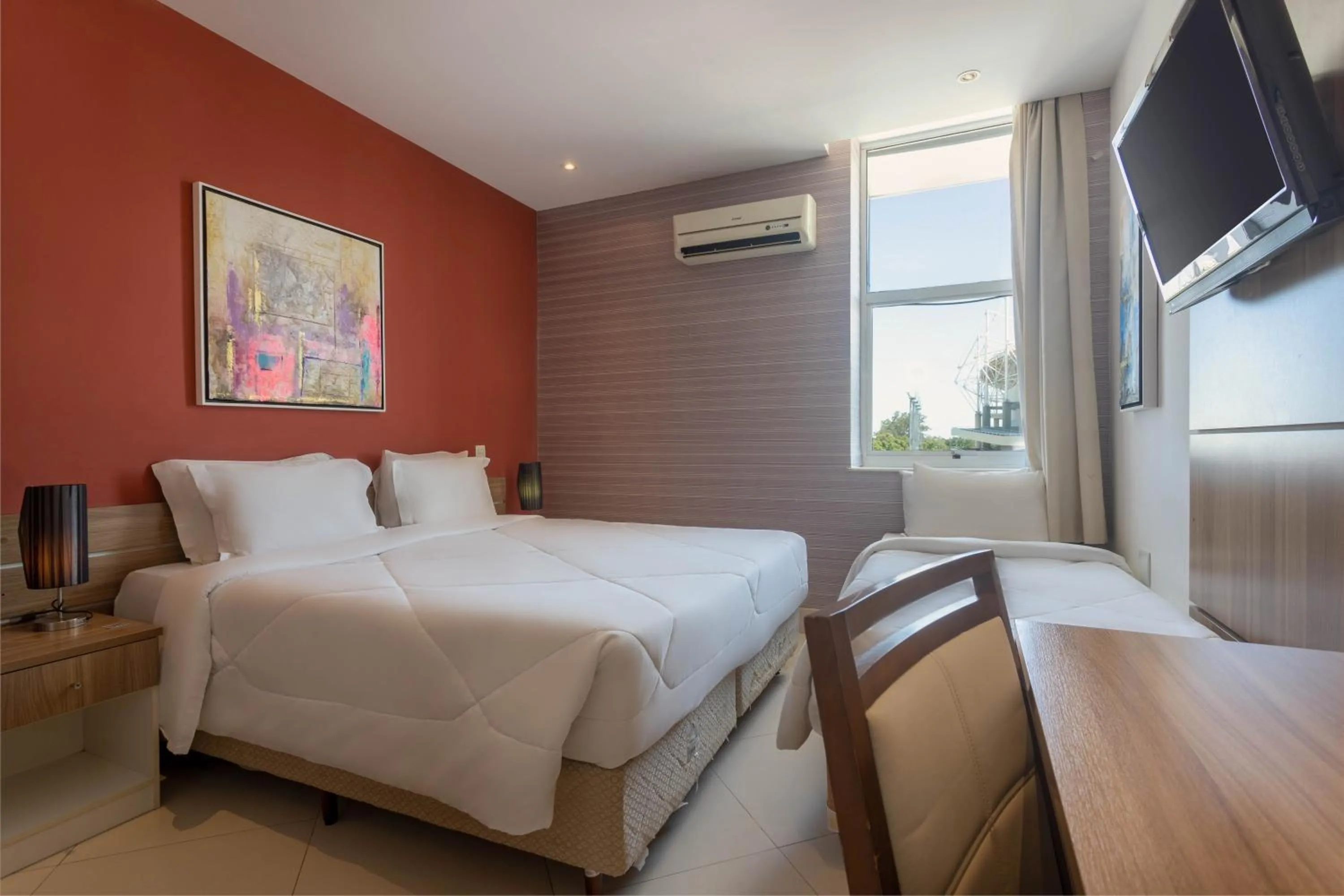 Photo of the whole room, Bed in DOM Barra Hotel