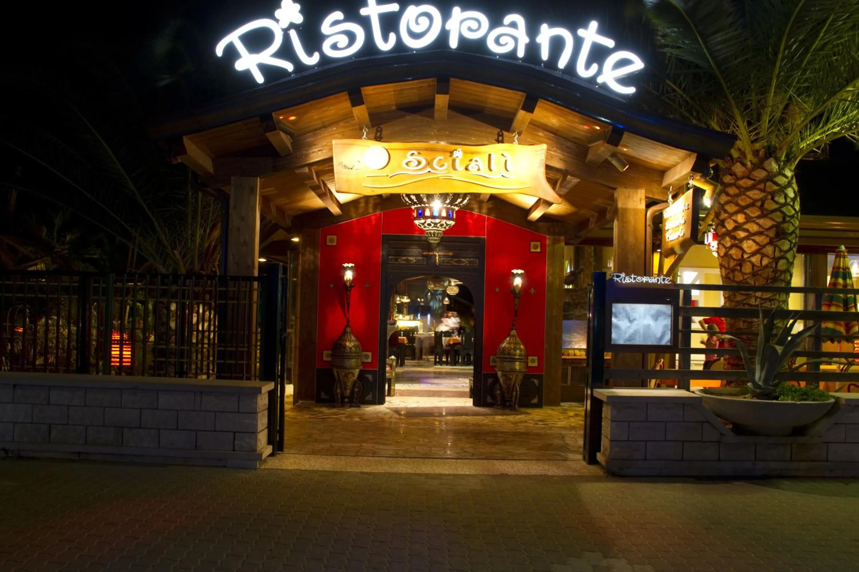 Restaurant/places to eat in Oasi Beach Hotel