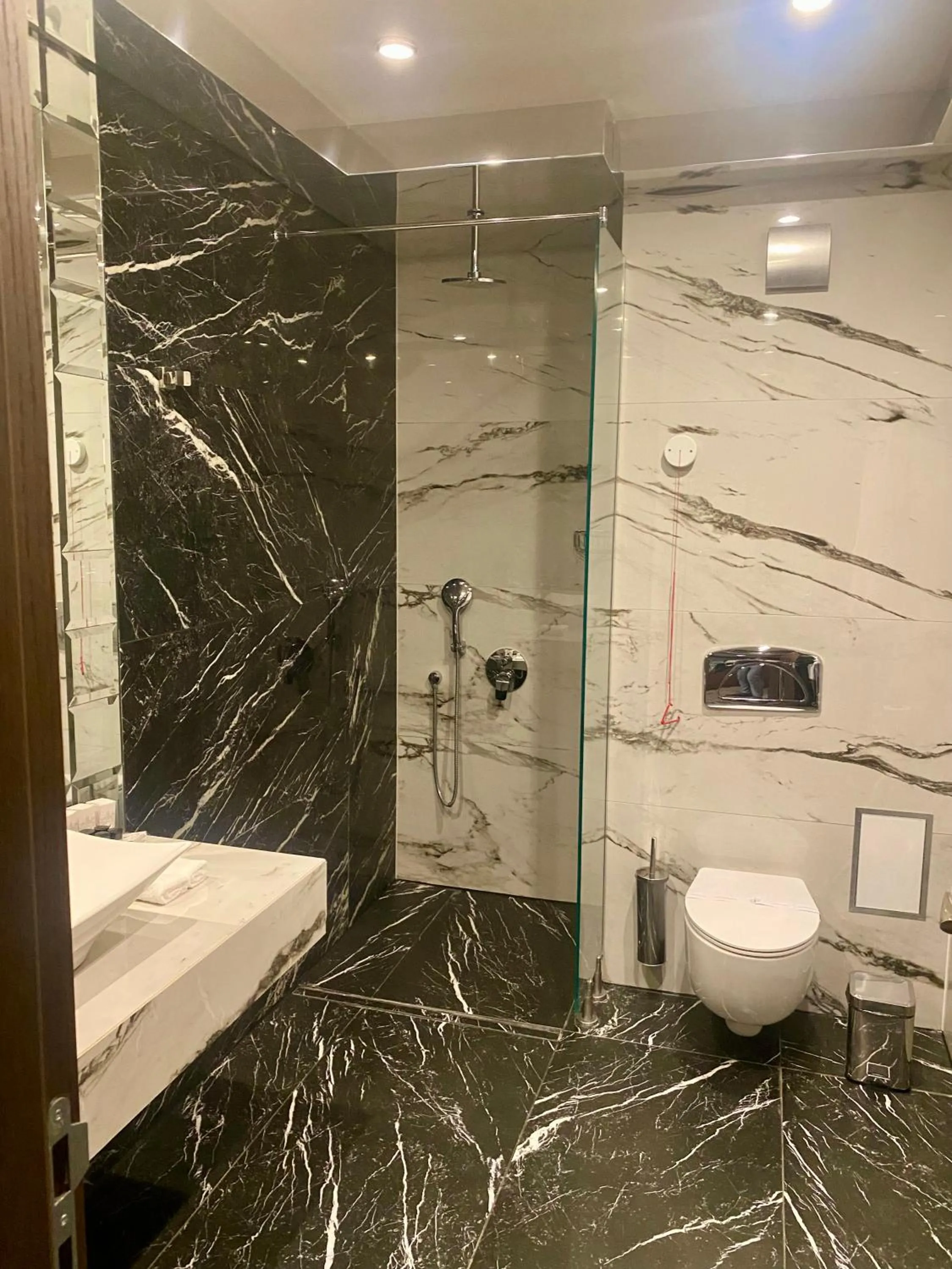 Shower in Hotel Royal Plovdiv