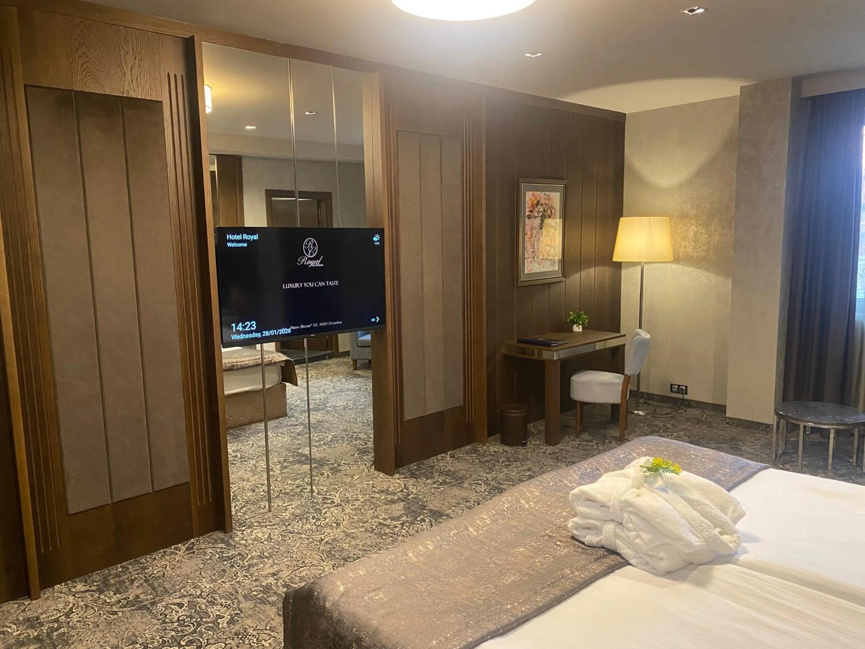 Bedroom, Bed in Hotel Royal Plovdiv