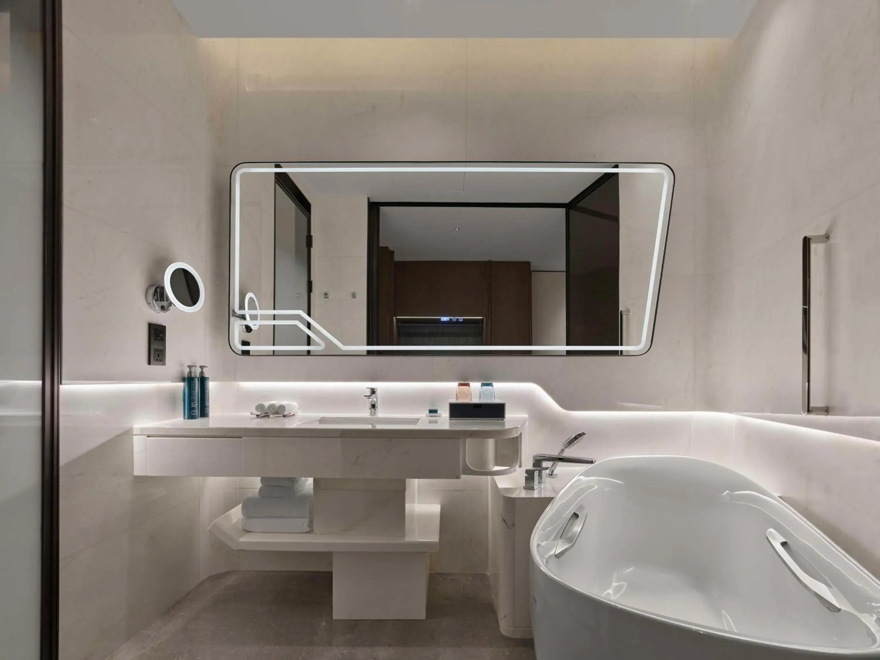 Bathroom in Hilton Shanghai Hongqiao International Airport Bathroom in Hilton Shanghai Hongqiao International Airport