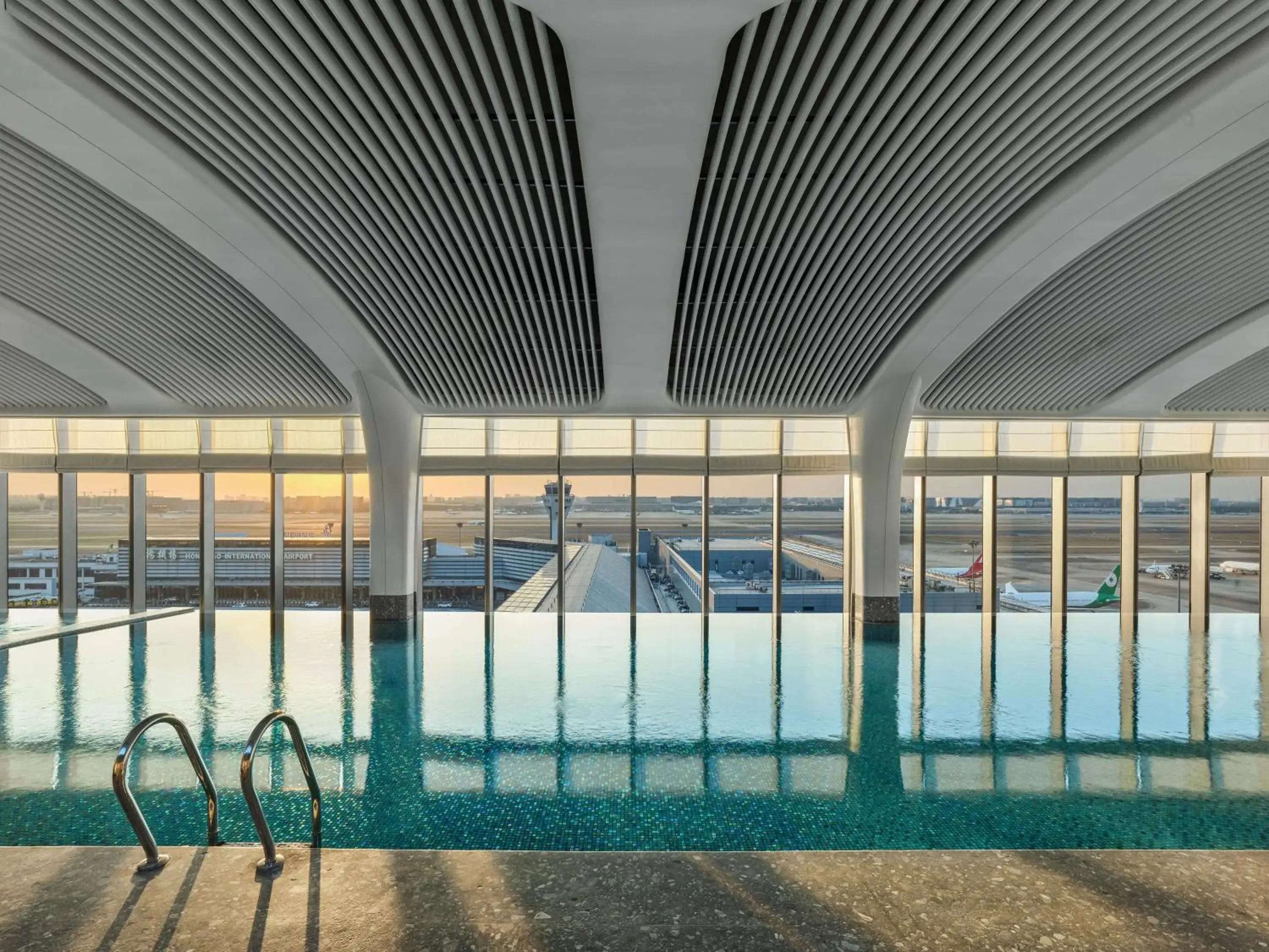 Pool view in Hilton Shanghai Hongqiao International Airport Pool view in Hilton Shanghai Hongqiao International Airport