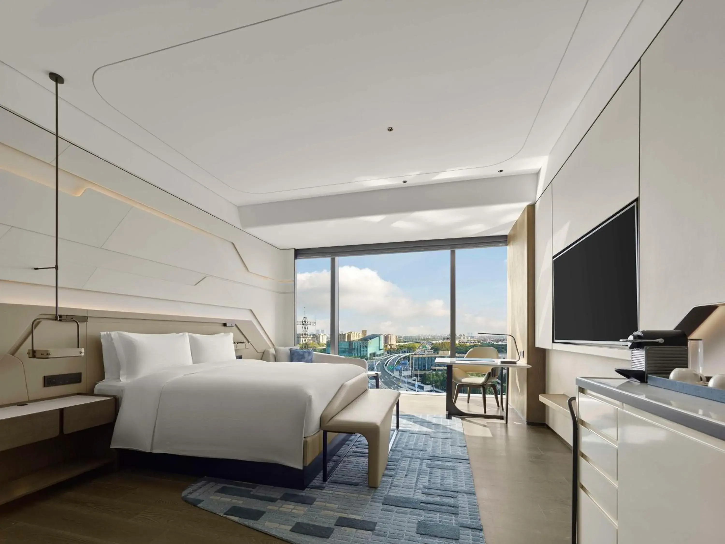 King Guest Room in Hilton Shanghai Hongqiao International Airport King Guest Room in Hilton Shanghai Hongqiao International Airport