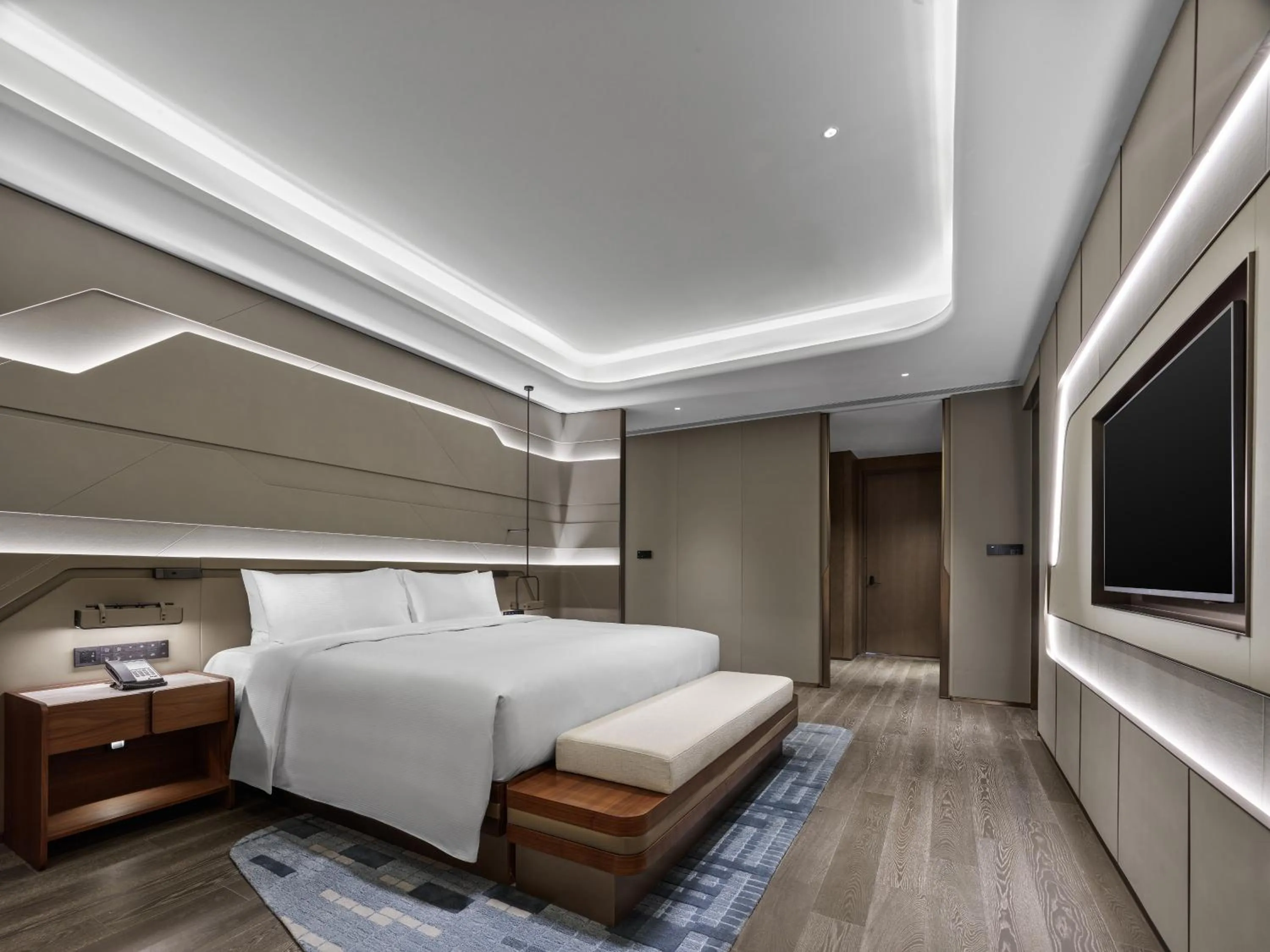 Bed in Hilton Shanghai Hongqiao International Airport