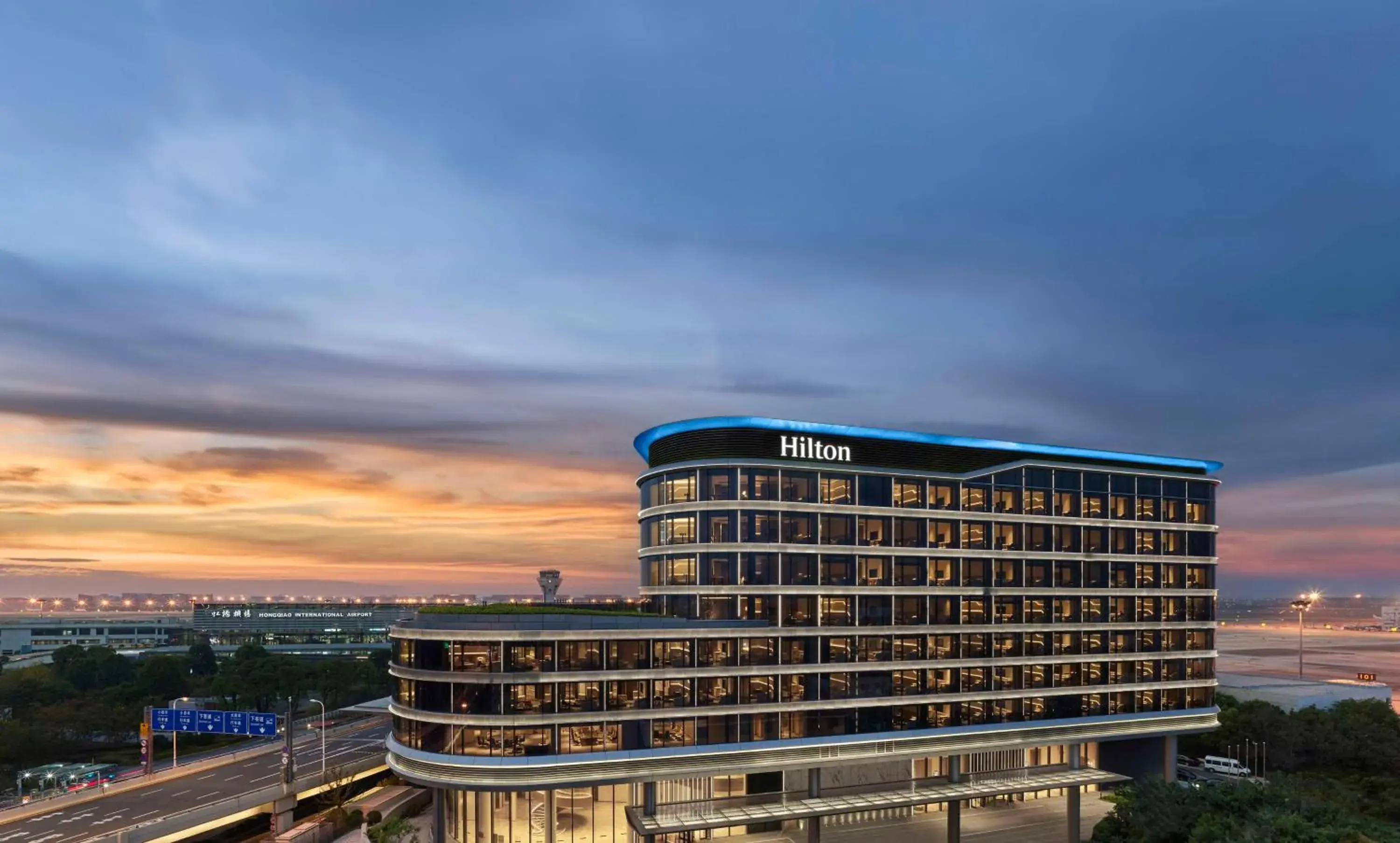 Property building in Hilton Shanghai Hongqiao International Airport Property building in Hilton Shanghai Hongqiao International Airport