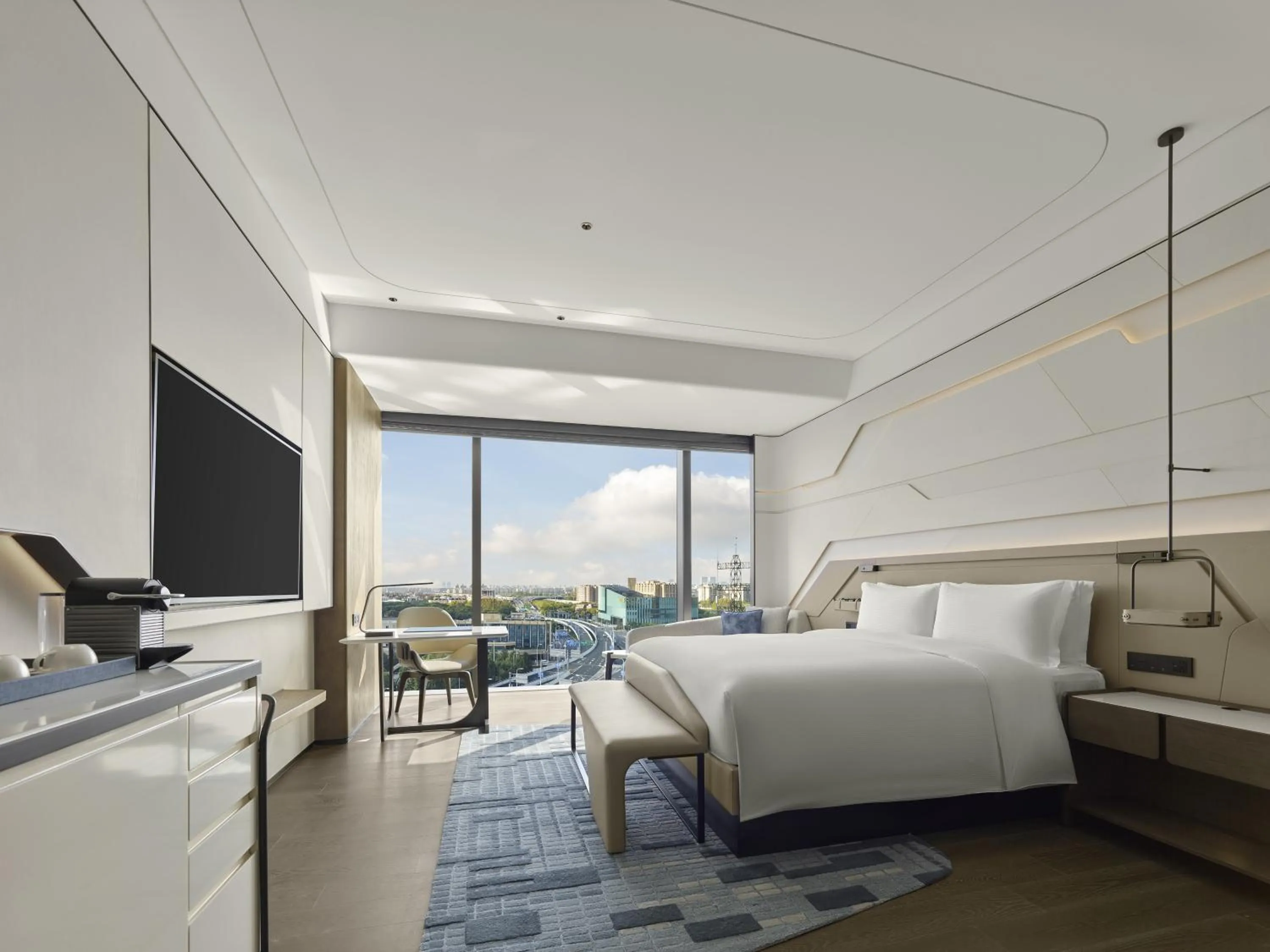 View (from property/room), Bed in Hilton Shanghai Hongqiao International Airport