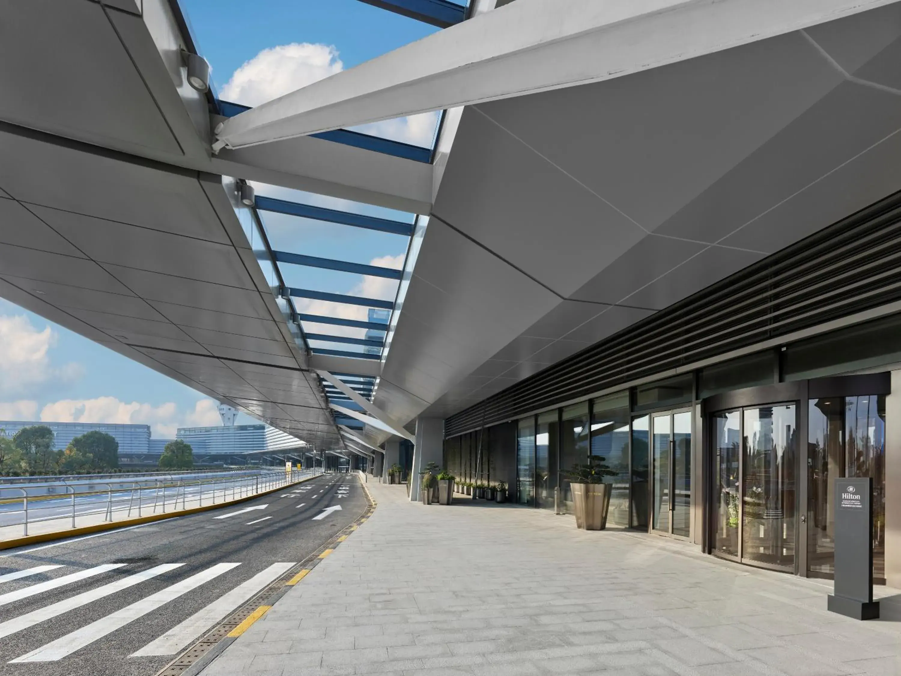 Property building in Hilton Shanghai Hongqiao International Airport Property building in Hilton Shanghai Hongqiao International Airport