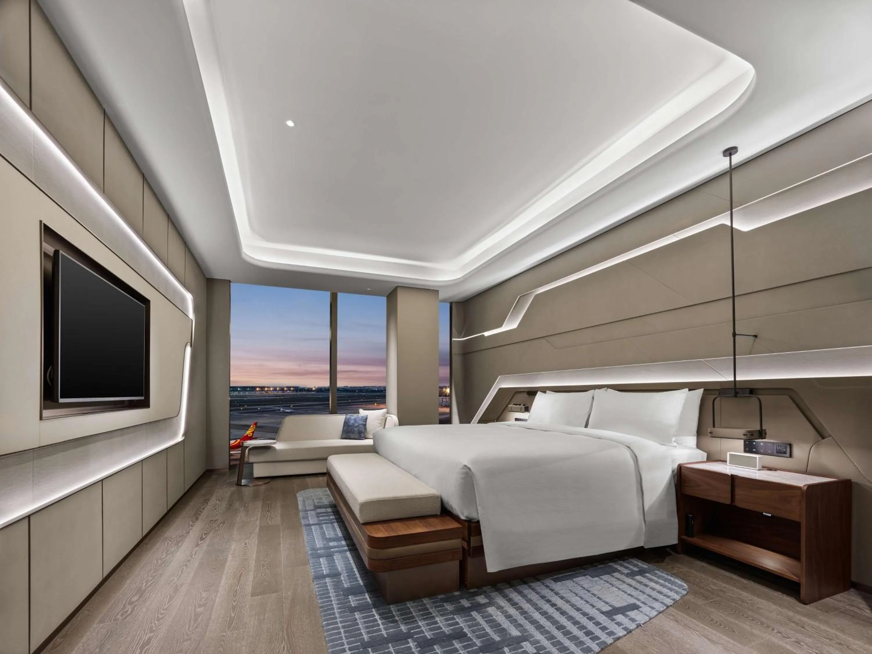 Bed in Hilton Shanghai Hongqiao International Airport