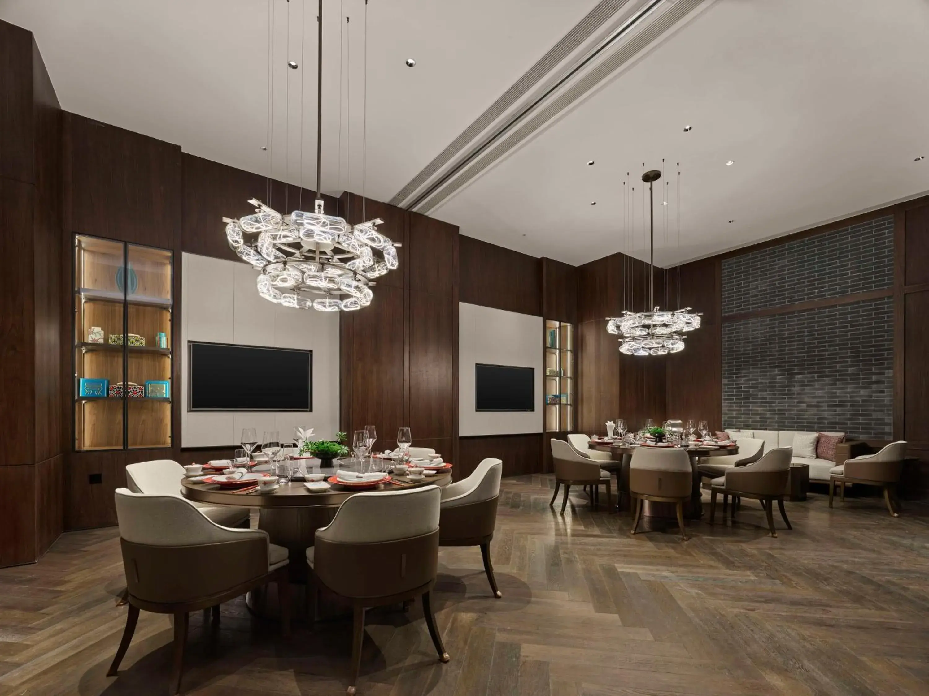Restaurant/places to eat in Hilton Shanghai Hongqiao International Airport Restaurant/places to eat in Hilton Shanghai Hongqiao International Airport
