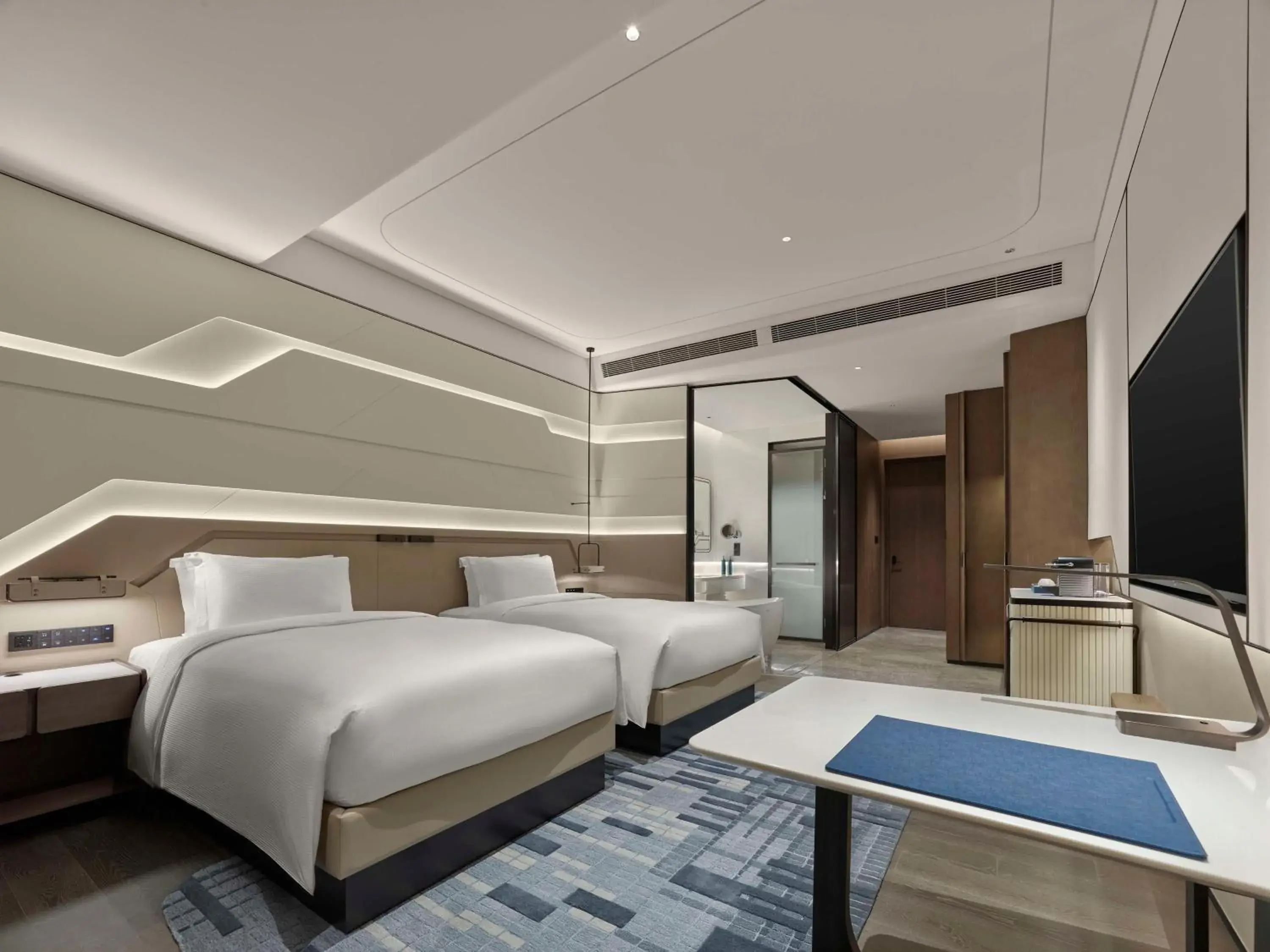 Executive Twin Room - Airport View in Hilton Shanghai Hongqiao International Airport Executive Twin Room - Airport View in Hilton Shanghai Hongqiao International Airport