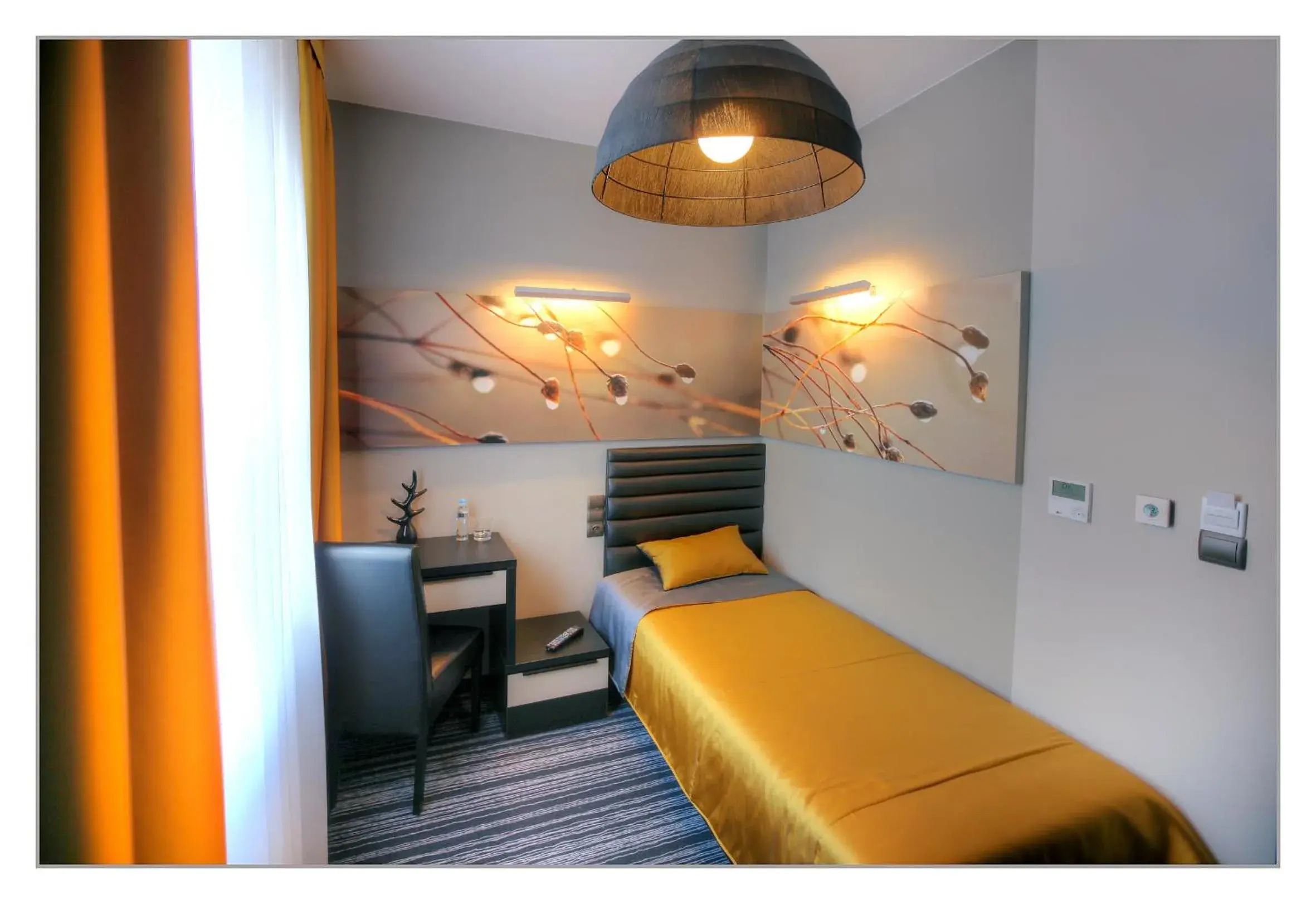 Standard Single Room with Shower - single occupancy in Villa Park Standard Single Room with Shower - single occupancy in Villa Park