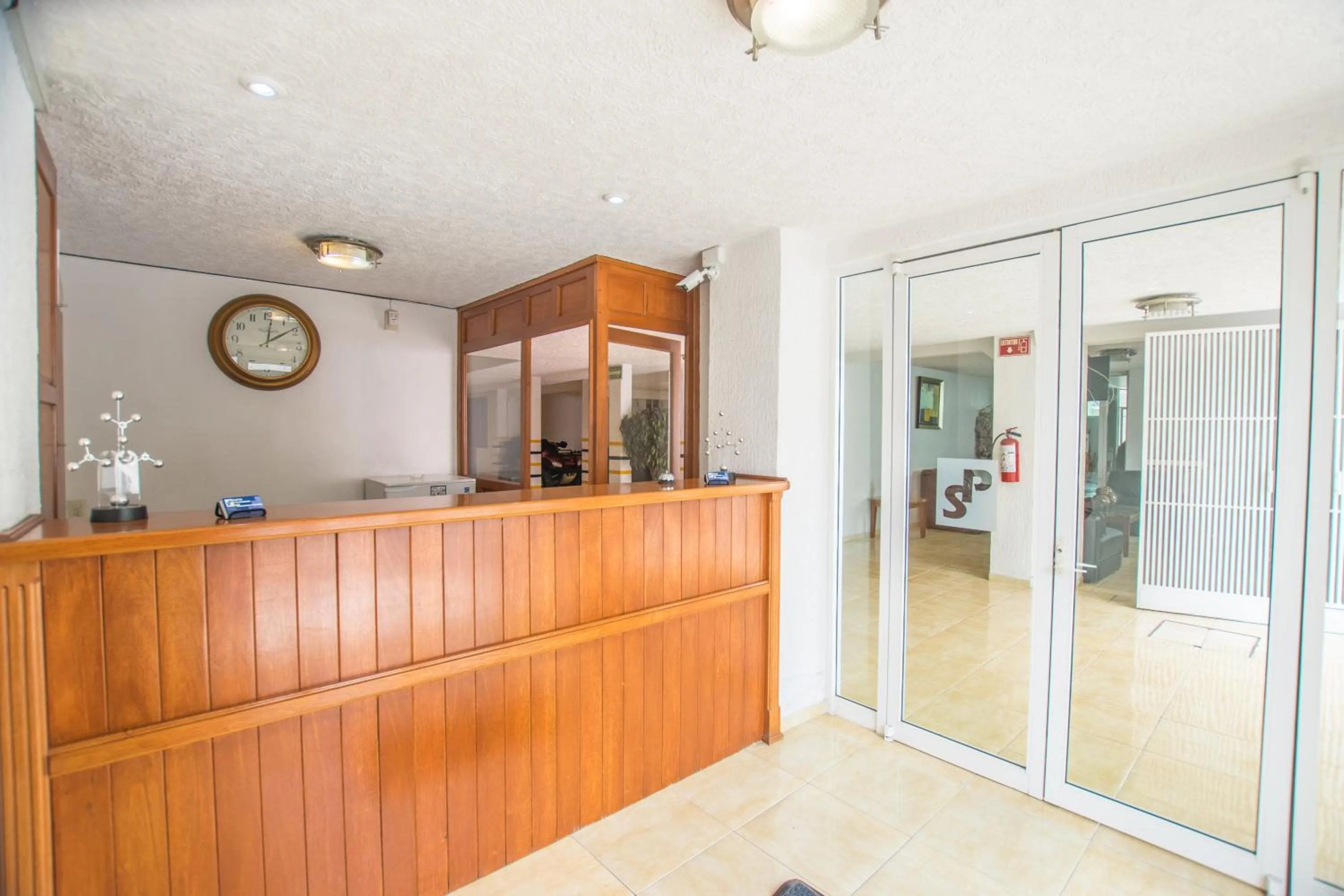 Lobby or reception in Suites Poliforum Inn