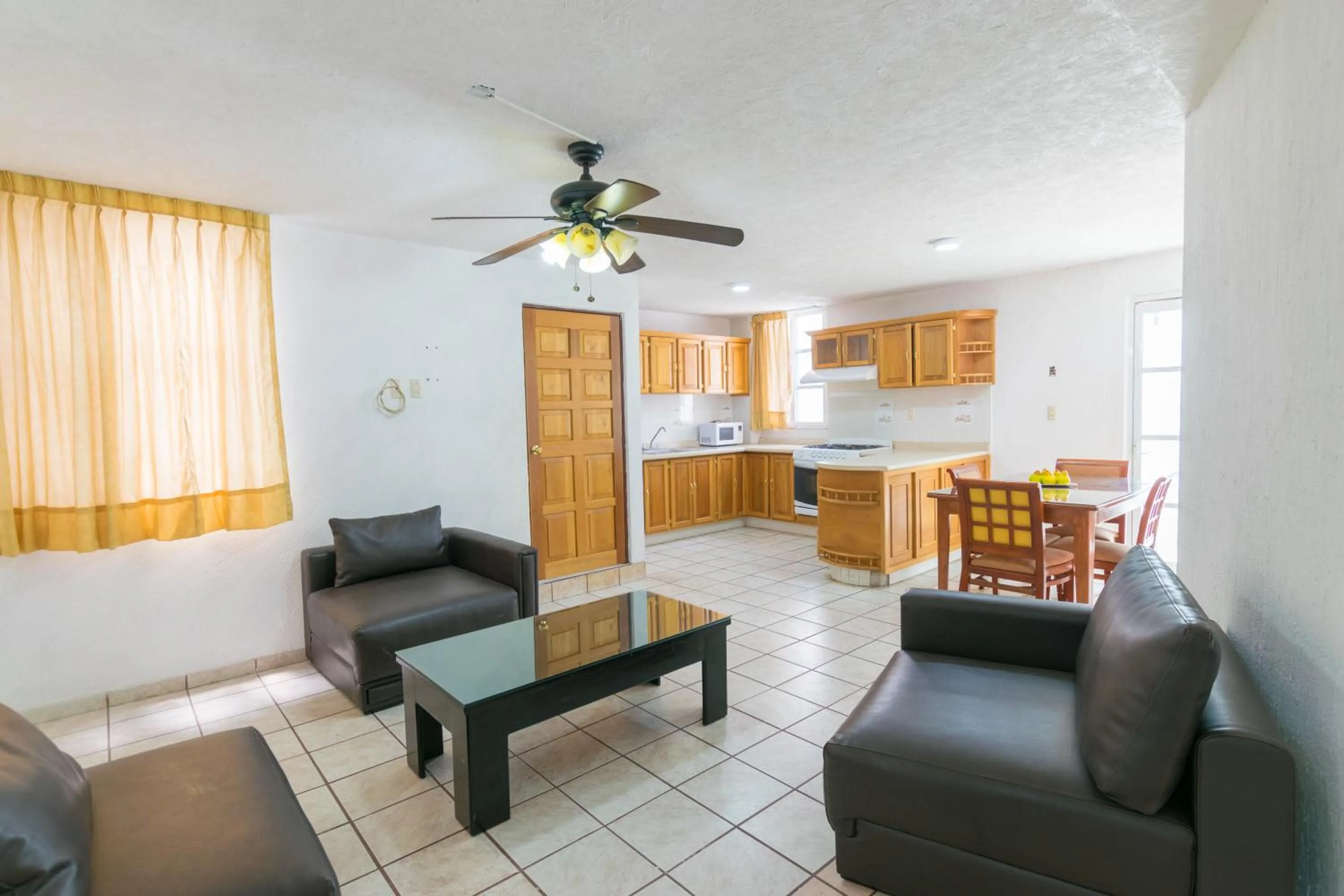 Kitchen or kitchenette in Suites Poliforum Inn