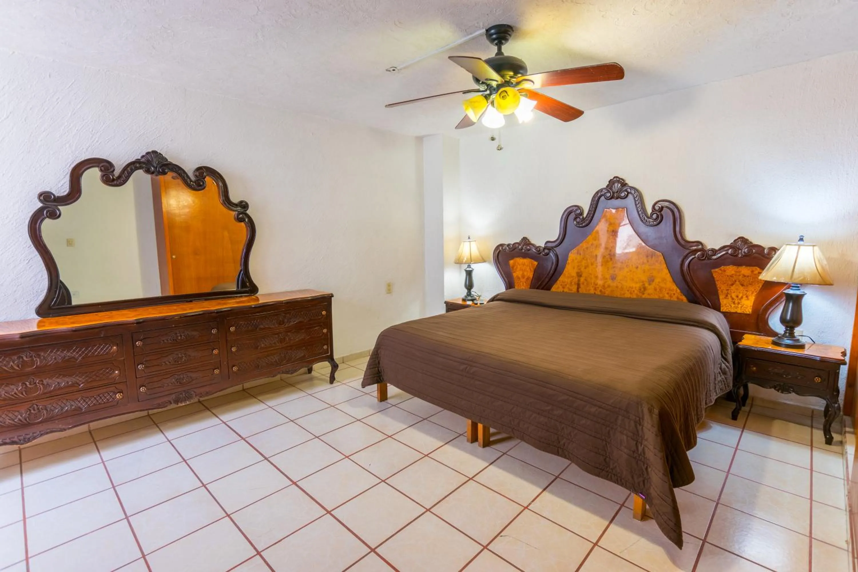 Bed in Suites Poliforum Inn