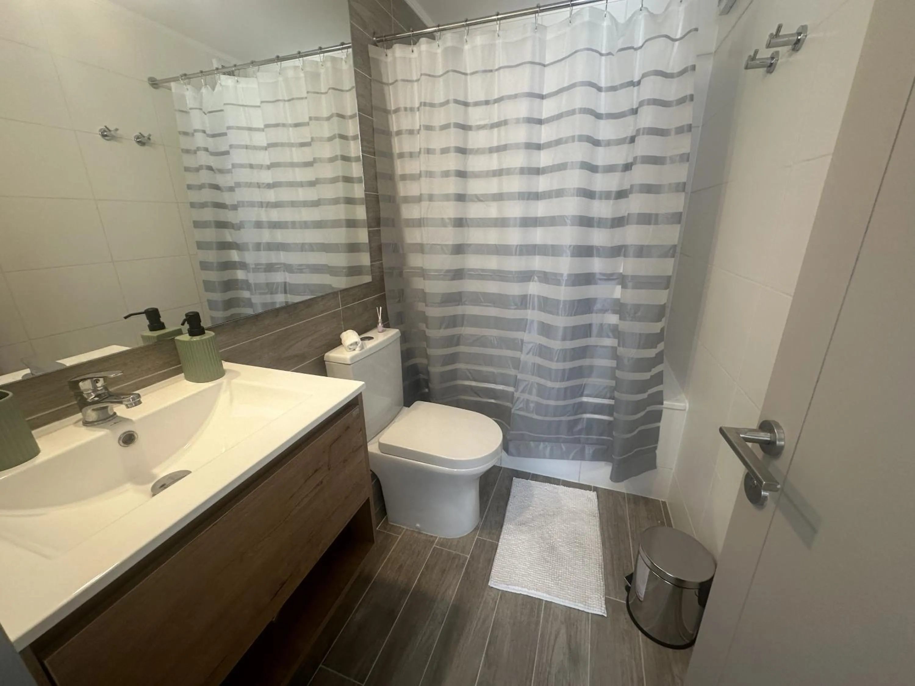 Shower in Oceana Suites Movistar Arena I Eco España