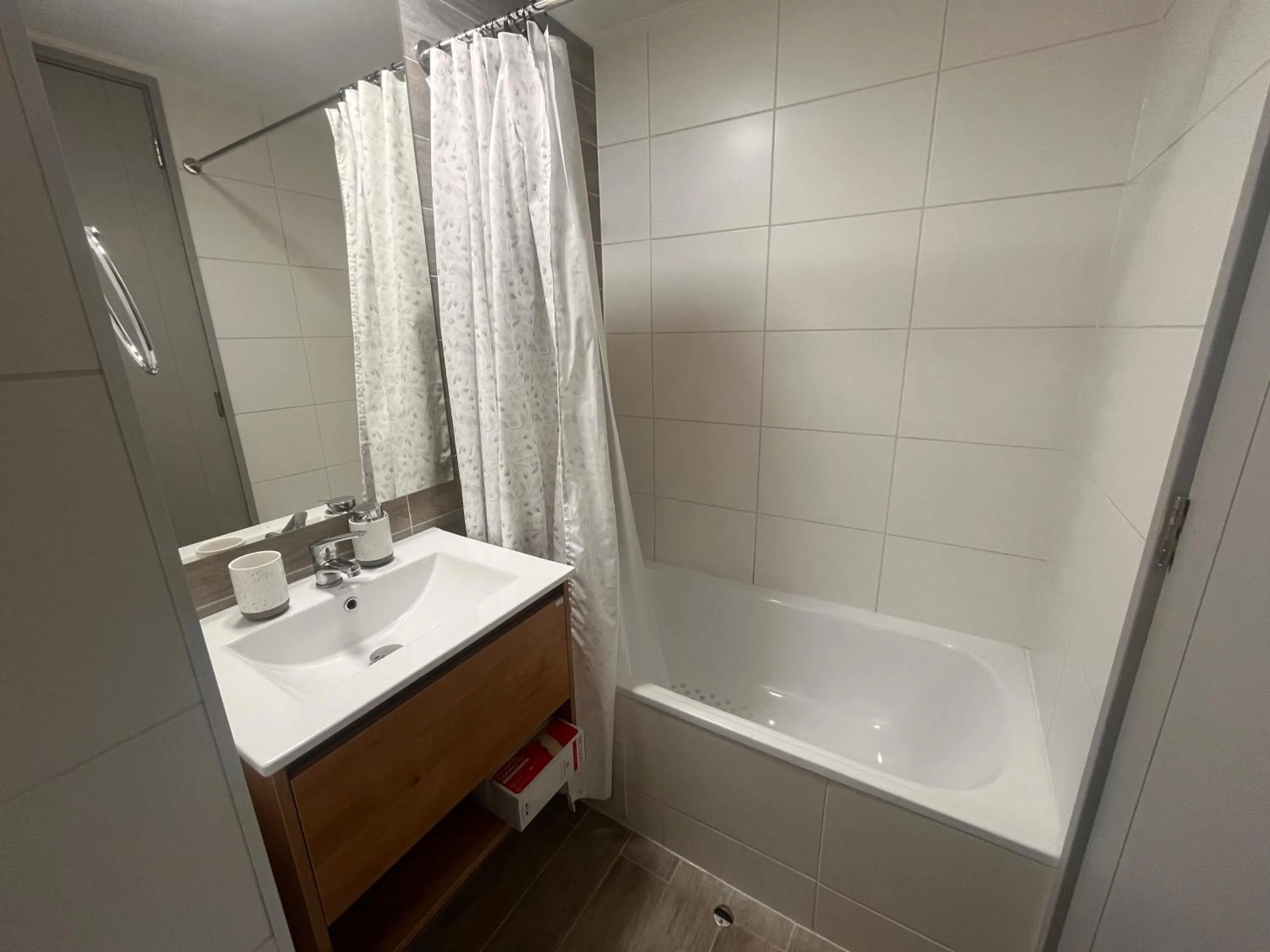Shower in Oceana Suites Movistar Arena I Eco España