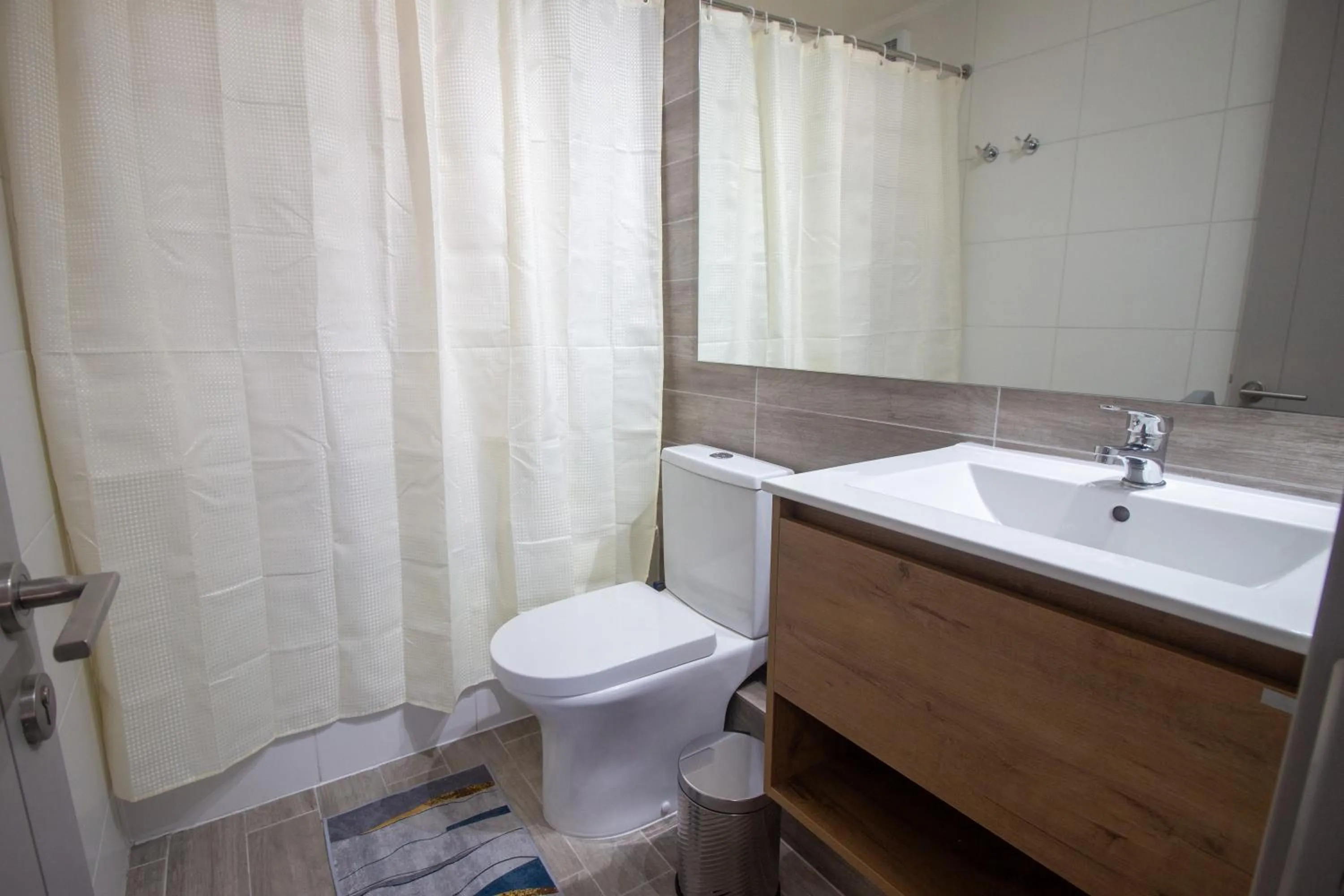 Shower in Oceana Suites Movistar Arena I Eco España
