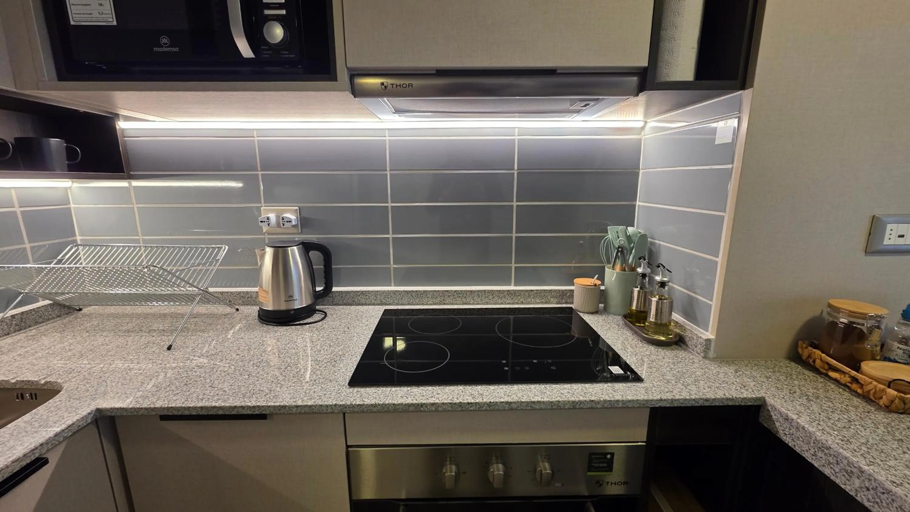 Kitchen or kitchenette in Oceana Suites Movistar Arena I Eco España