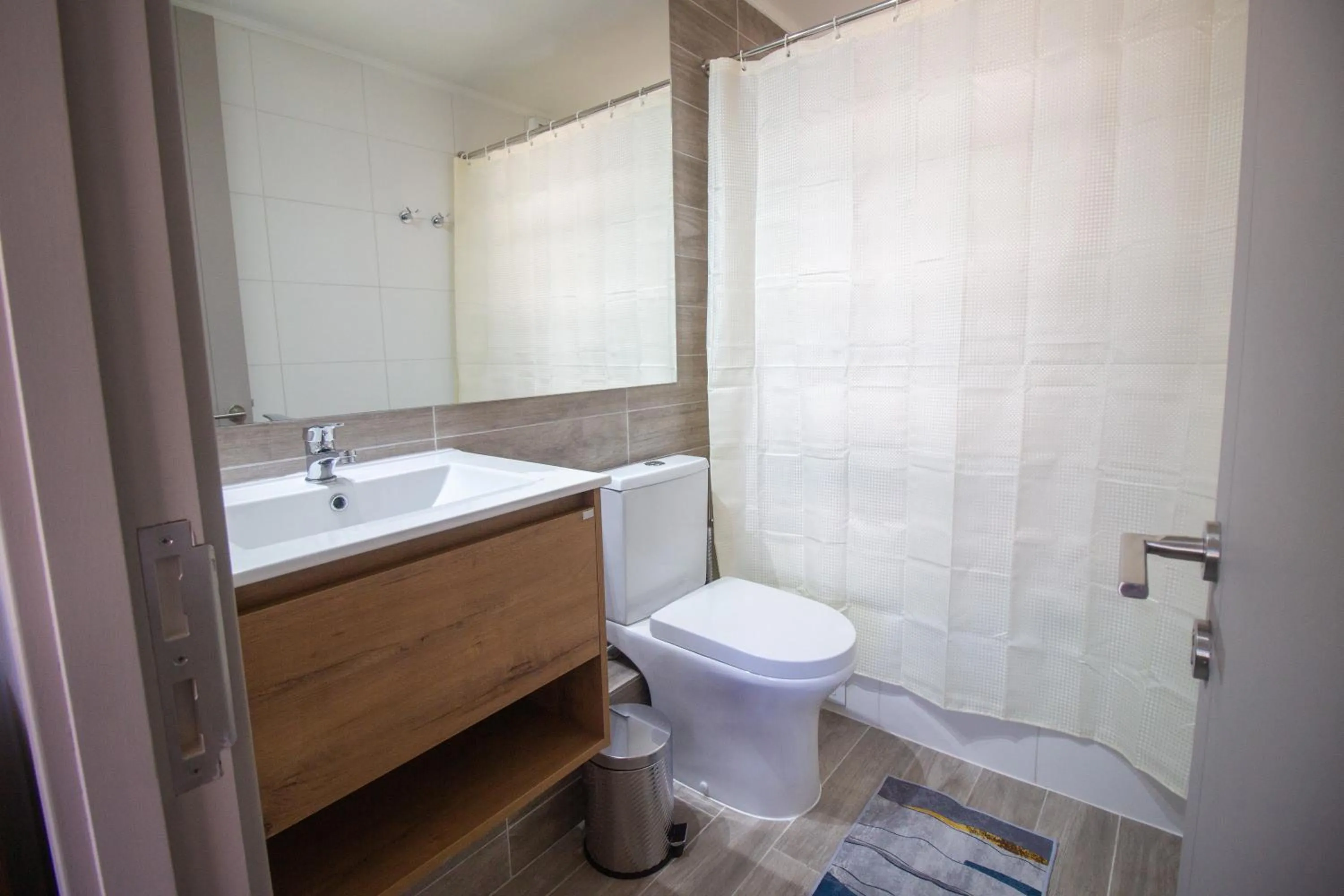 Shower in Oceana Suites Movistar Arena I Eco España