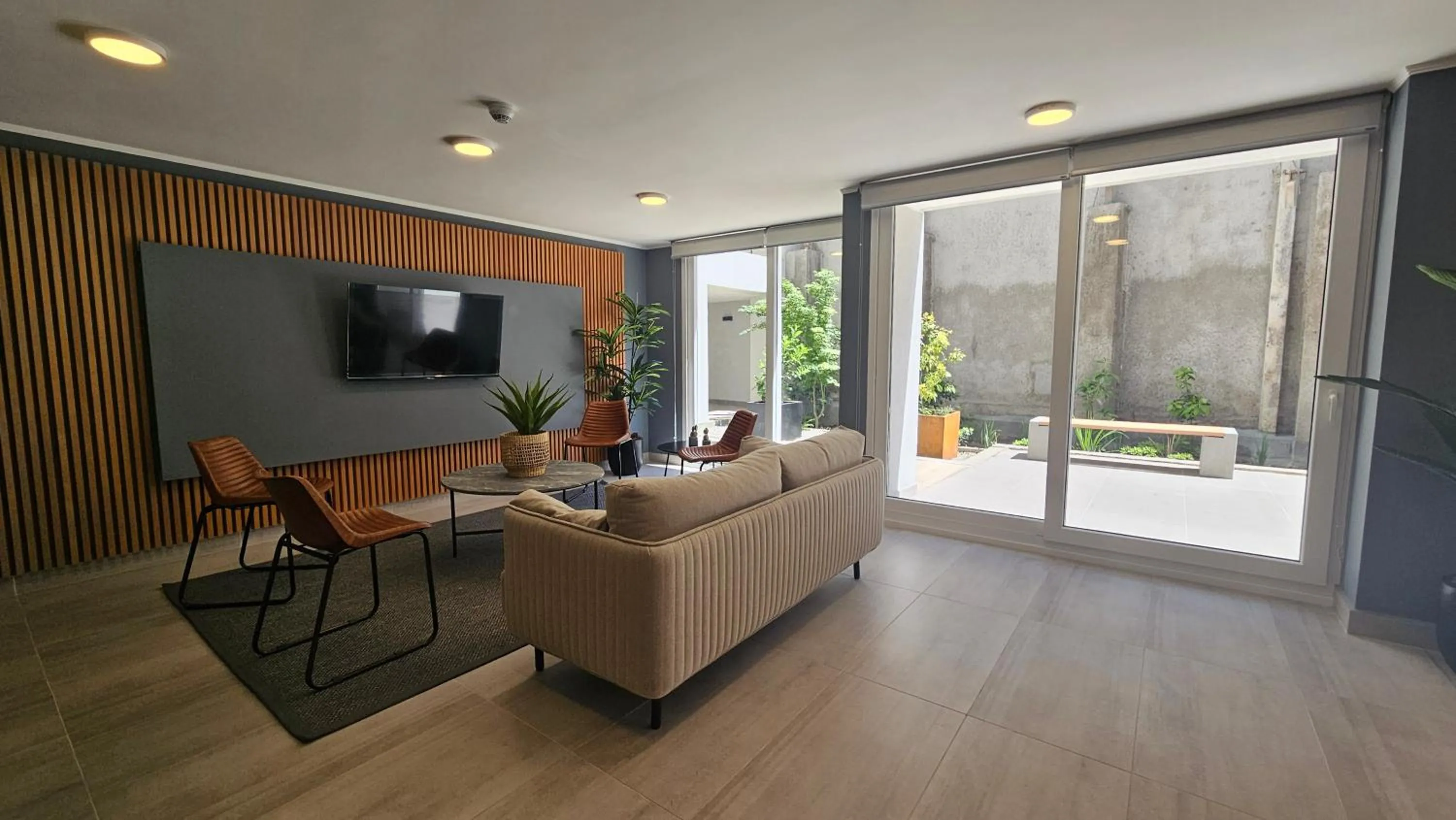 Communal lounge/ TV room in Oceana Suites Movistar Arena I Eco España